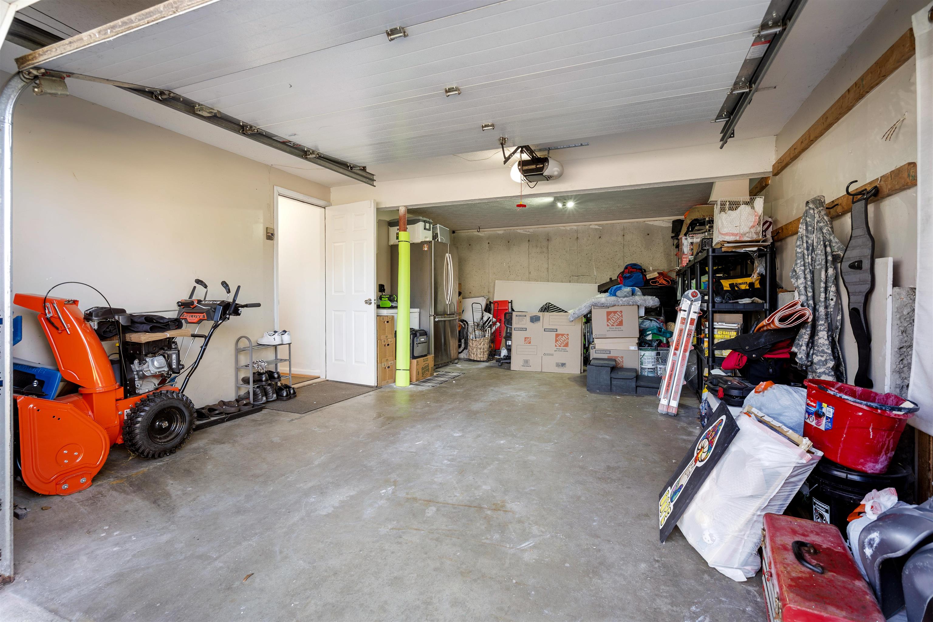 Manchester, New Hampshire, 03103, United States, 3 Bedrooms Bedrooms, ,2 BathroomsBathrooms,Residential,For Sale,1989722