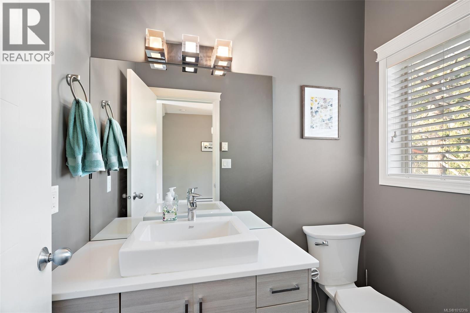 LANGFORD, British Columbia, V9B 3P3, CA, 4 Bedrooms Bedrooms, ,4 BathroomsBathrooms,Residential,For Sale,1946916