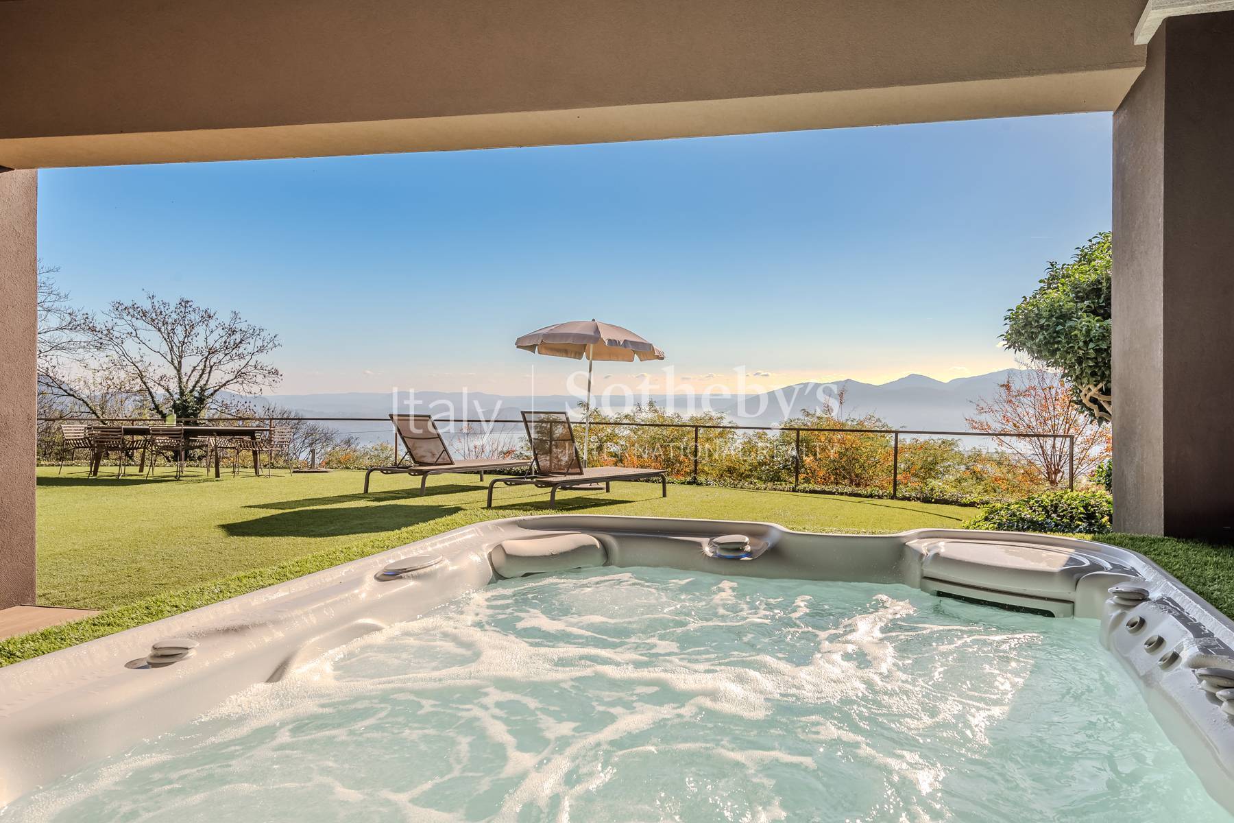  Exclusive modern villa with panoramic lake views and spa - 物件實景