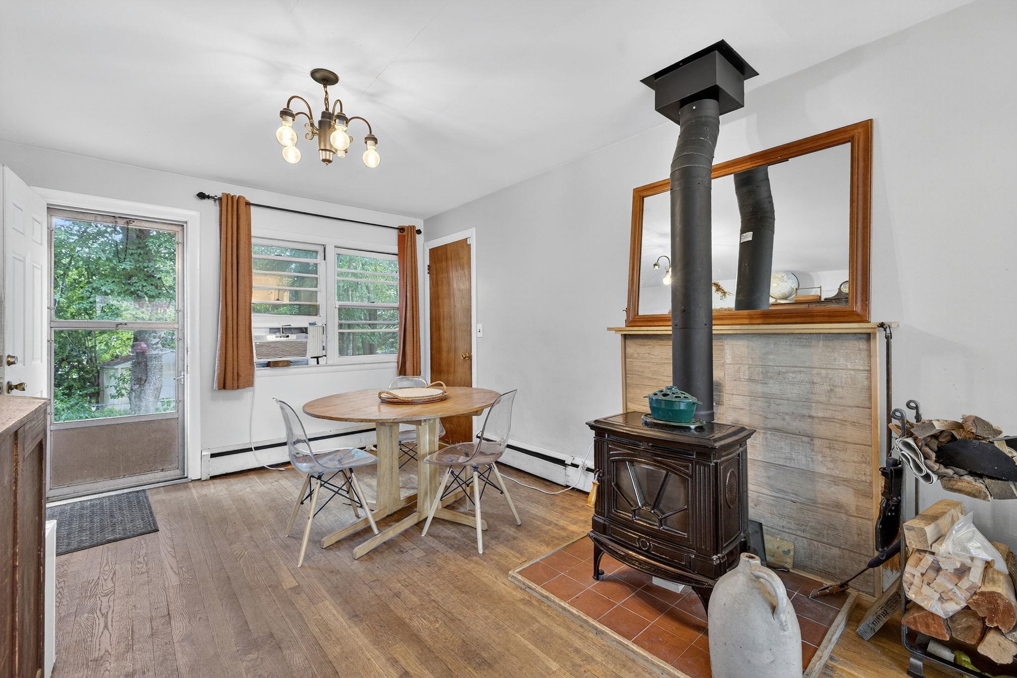 Portsmouth, New Hampshire, 03801, United States, 3 Bedrooms Bedrooms, ,1 BathroomBathrooms,Residential,For Sale,1934652