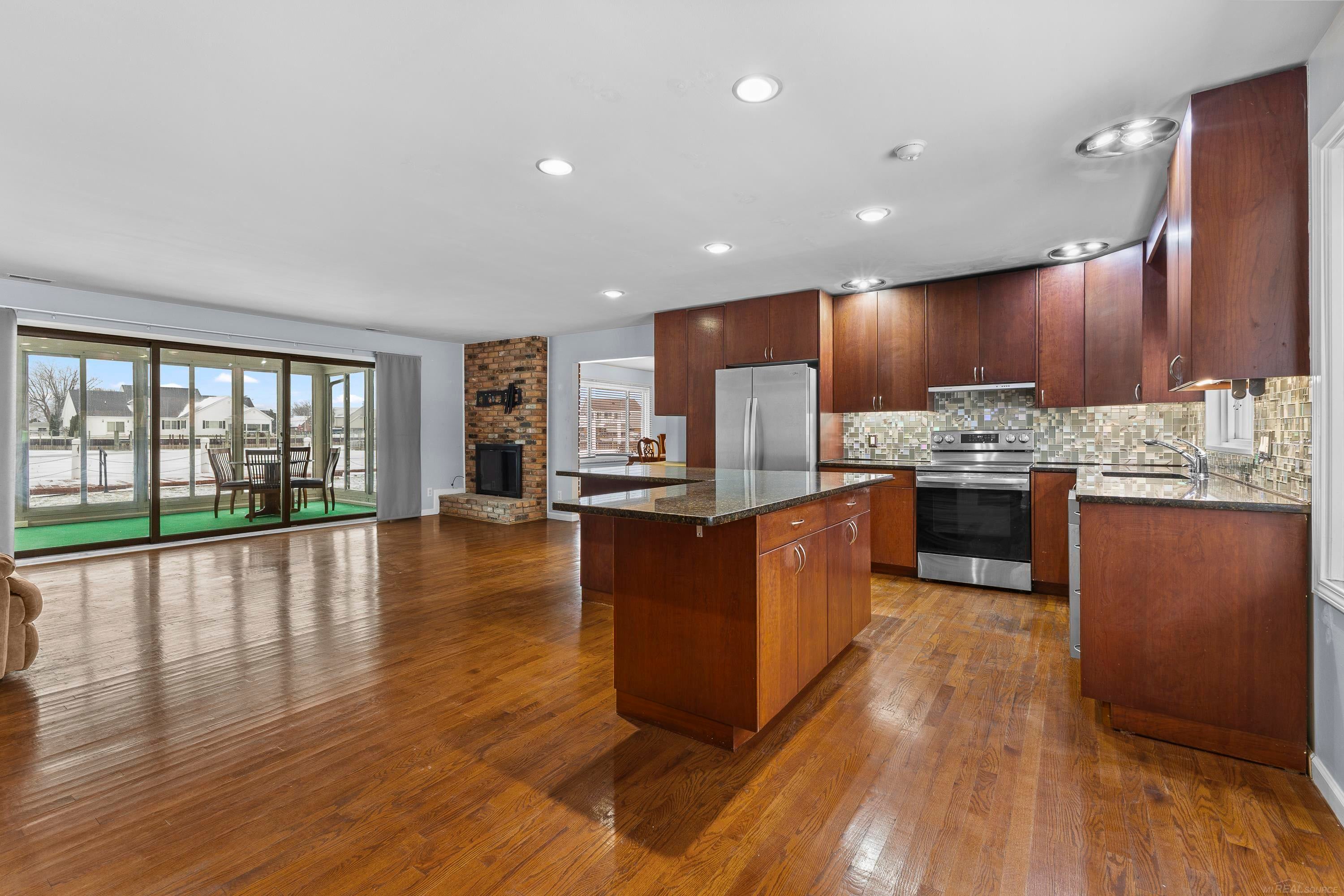 Harrison Twp, Michigan, 48045, United States, 3 Bedrooms Bedrooms, ,2 BathroomsBathrooms,Residential,For Sale,2005468