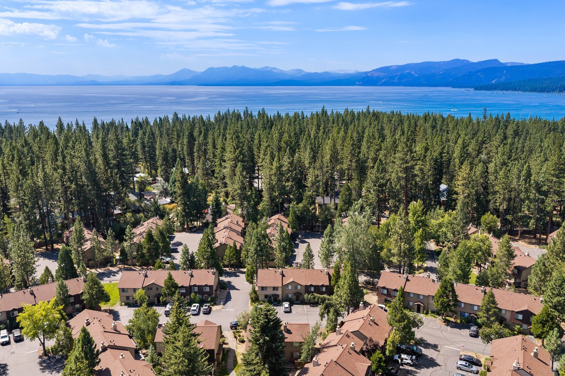  Lake Forest Glen 3 bedroom End Unit - 物件實景