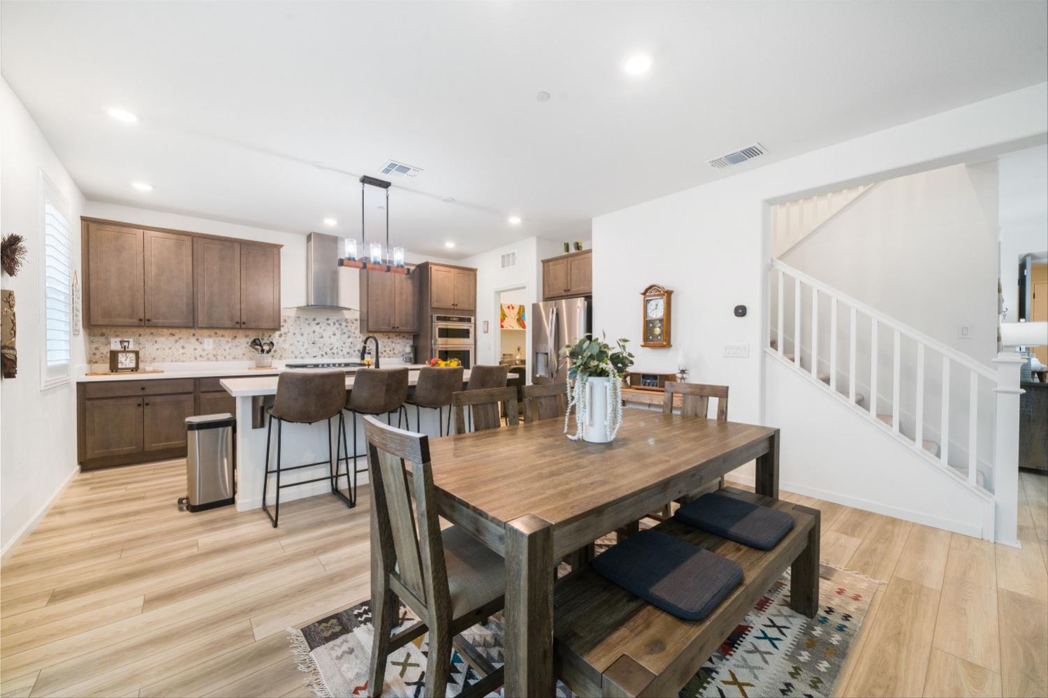 Folsom, California, 95630, United States, 5 Bedrooms Bedrooms, ,3 BathroomsBathrooms,Residential,For Sale,1997152