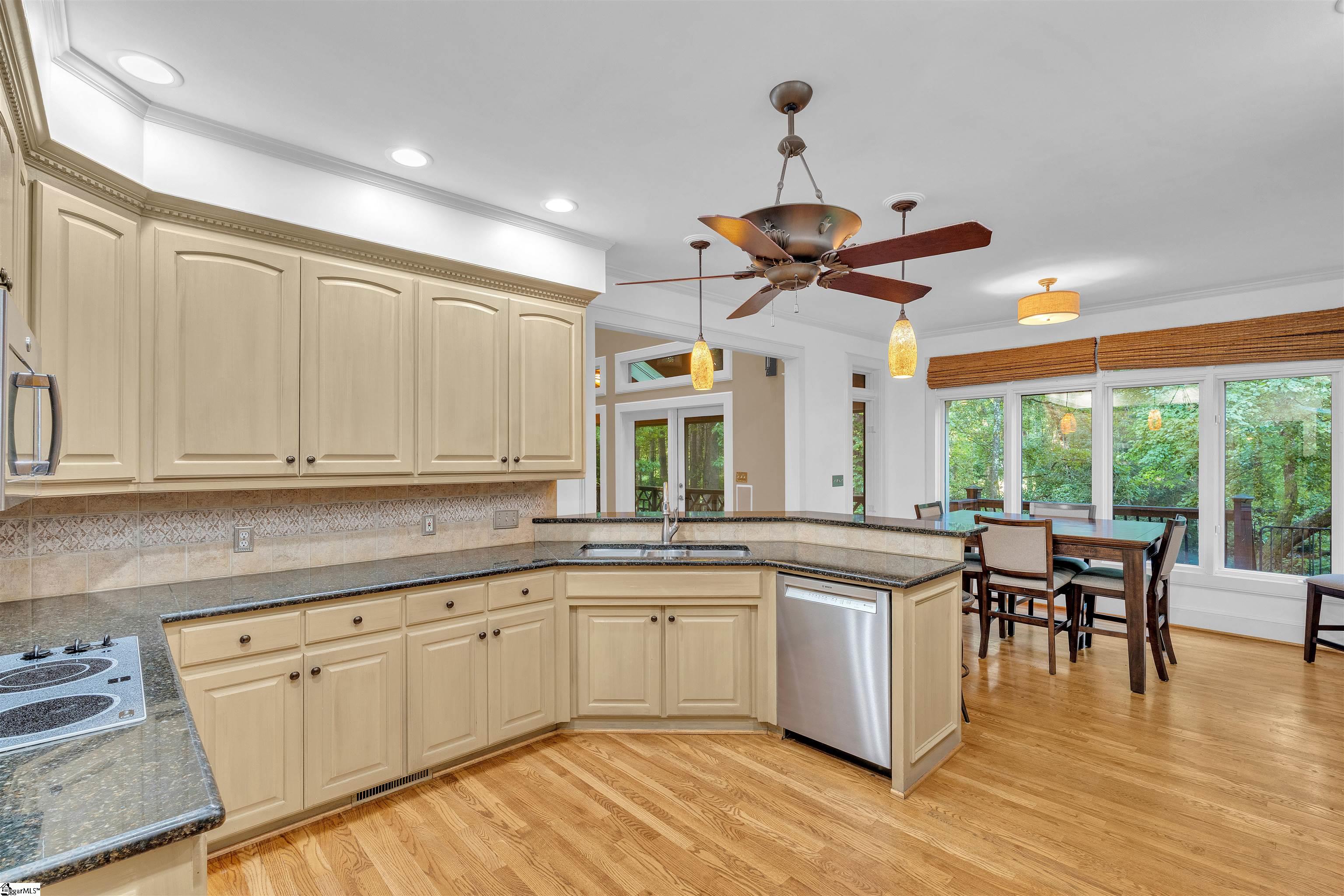 Spartanburg, South Carolina, 29306, United States, 4 Bedrooms Bedrooms, ,5 BathroomsBathrooms,Residential,For Sale,1913209