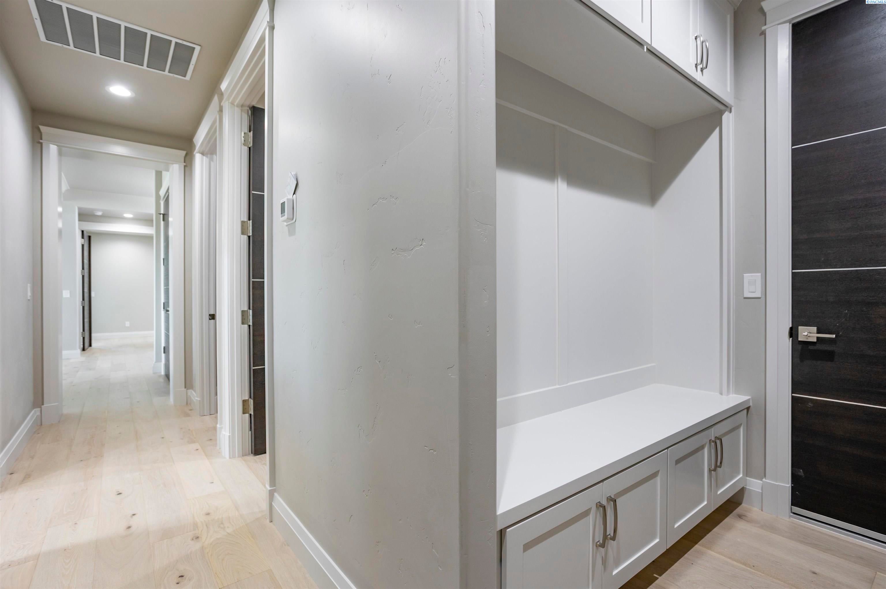 Pasco, Washington, 99301, United States, 4 Bedrooms Bedrooms, ,4 BathroomsBathrooms,Residential,For Sale,1979457