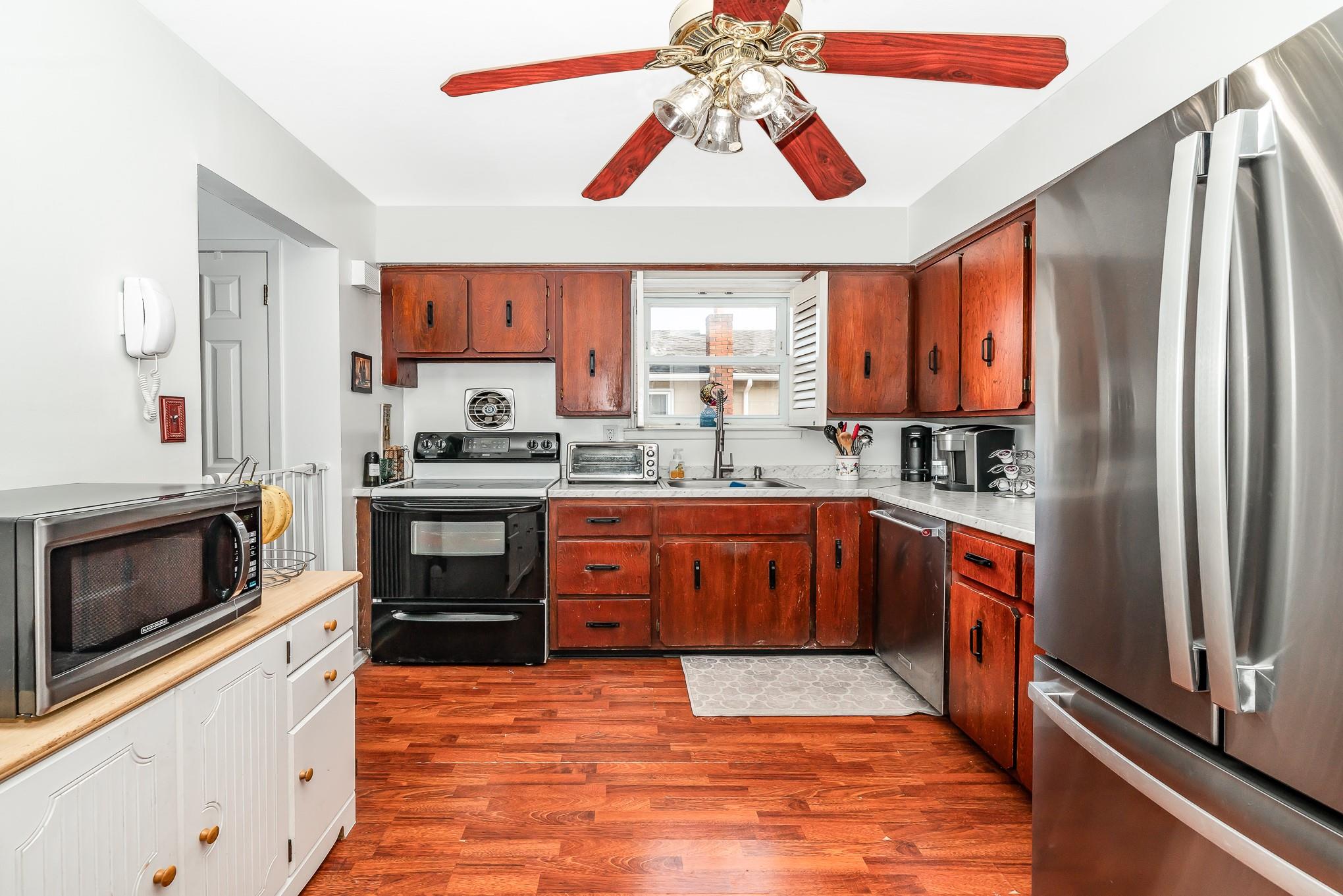 Franklin Square, New York, 11010, United States, 5 Bedrooms Bedrooms, ,2 BathroomsBathrooms,Residential,For Sale,1974579