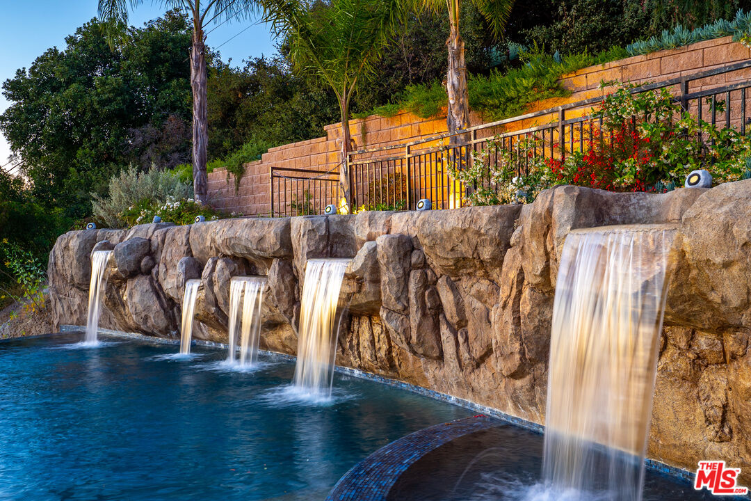 Calabasas, California, 91302, United States, 4 Bedrooms Bedrooms, ,3 BathroomsBathrooms,Residential,For Sale,1987889