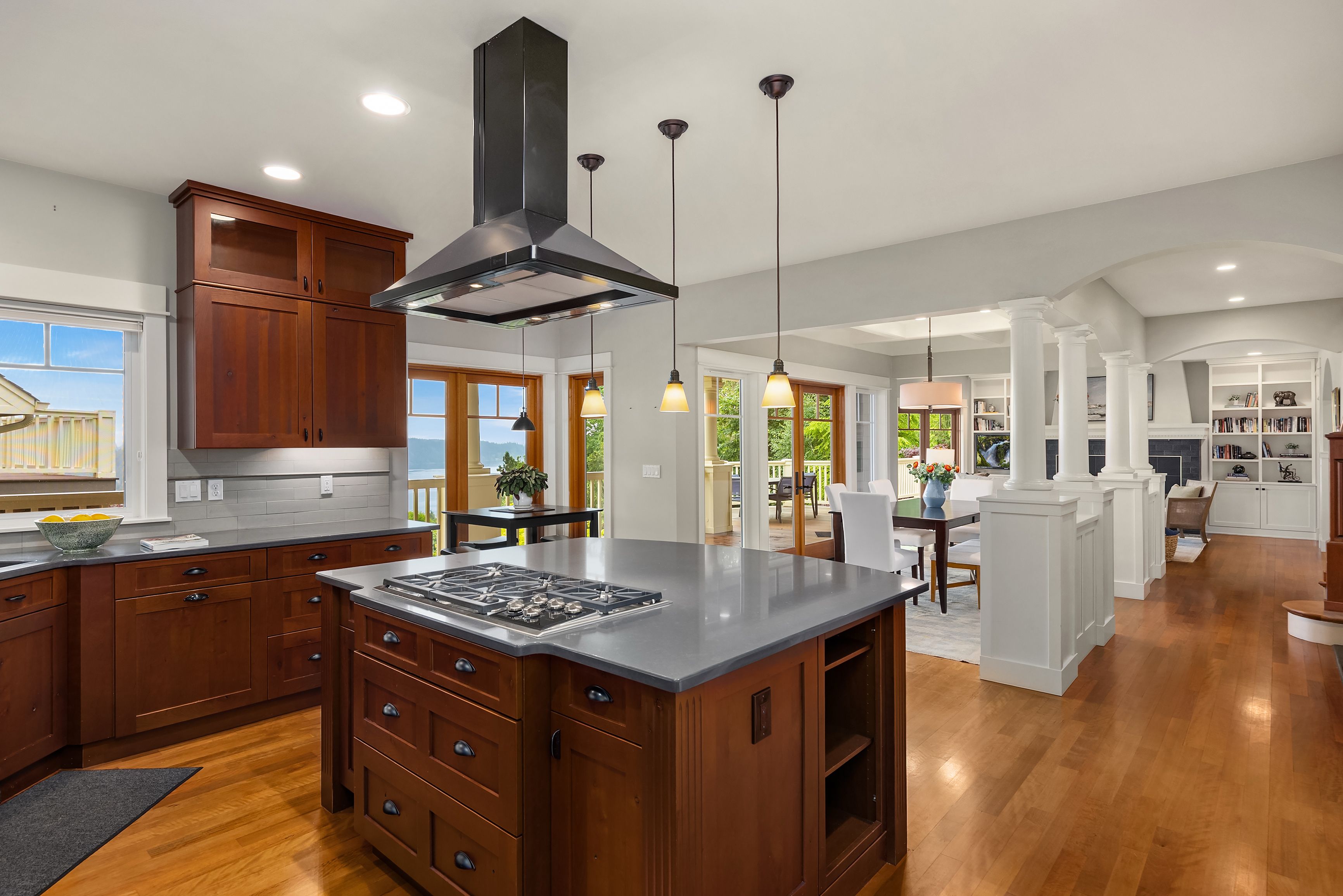  4548 Island Avenue NE, Bainbridge Island, WA 98110 - 物件實景