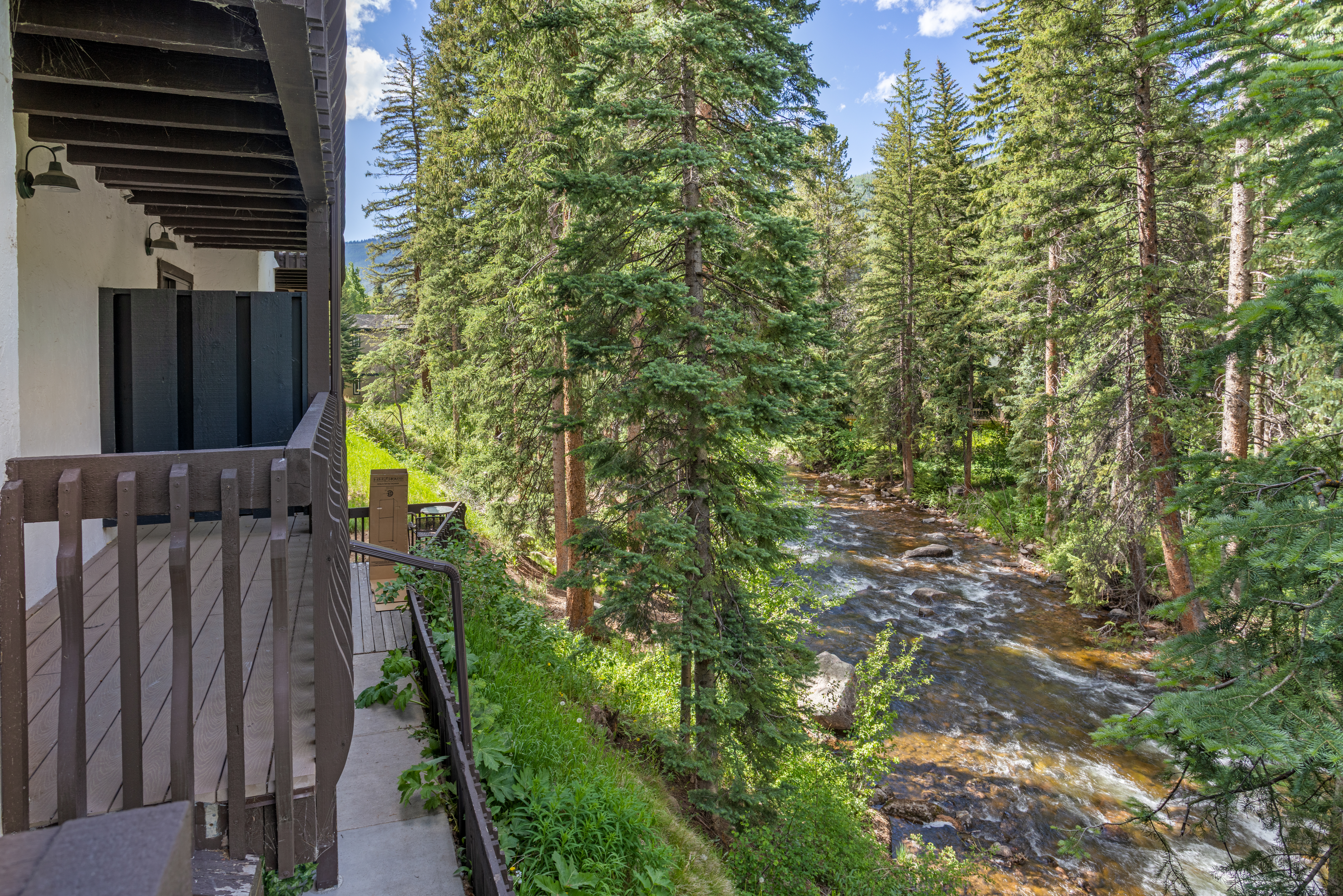  Located a Sweeping Bend of Gore Creek with Resort-Style Amenities - 物件實景