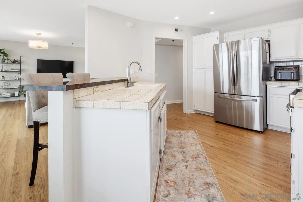 San Diego, California, 92101, United States, 2 Bedrooms Bedrooms, ,2 BathroomsBathrooms,Residential,For Sale,1901381