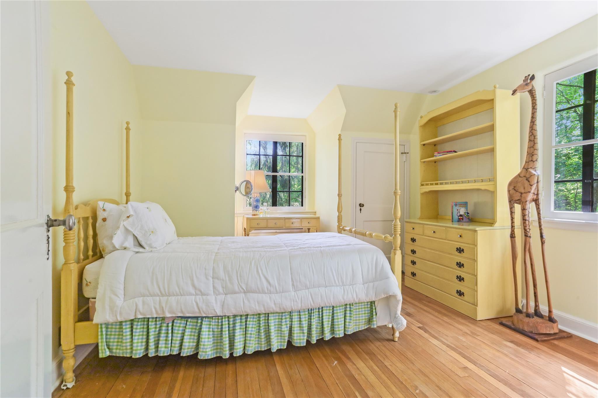 Pleasantville, New York, 10570, United States, 4 Bedrooms Bedrooms, ,4 BathroomsBathrooms,Residential,For Sale,1896096
