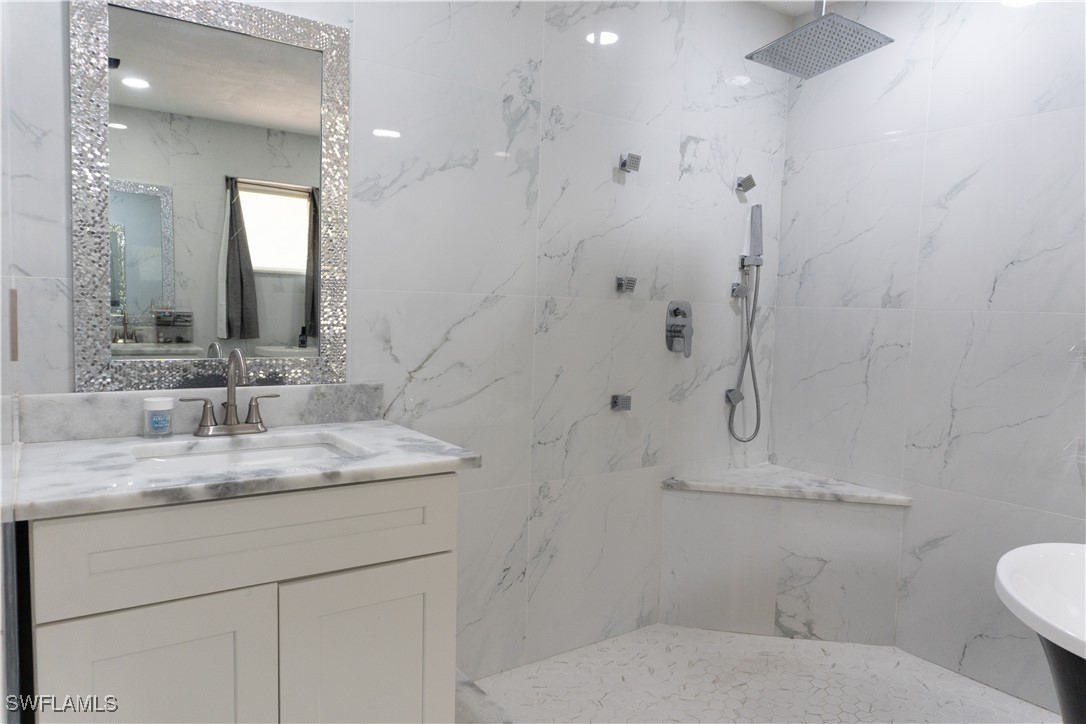 Fort Myers, Florida, 33916, United States, 4 Bedrooms Bedrooms, ,5 BathroomsBathrooms,Residential,For Sale,1975141