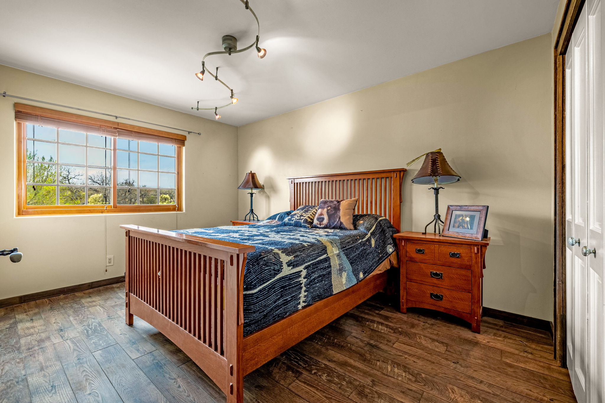  Rare creek side opportunity on 80 close-in acres - 物件實景