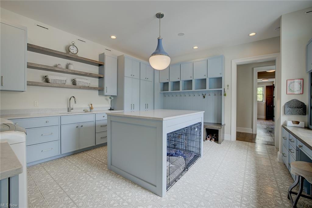 Williamstown, West Virginia, 26187, United States, 5 Bedrooms Bedrooms, ,8 BathroomsBathrooms,Residential,For Sale,1980118