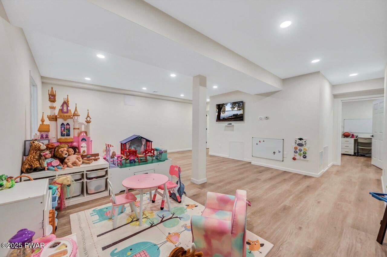 Lords Valley, Pennsylvania, 18428, United States, 6 Bedrooms Bedrooms, ,3 BathroomsBathrooms,Residential,For Sale,2001480