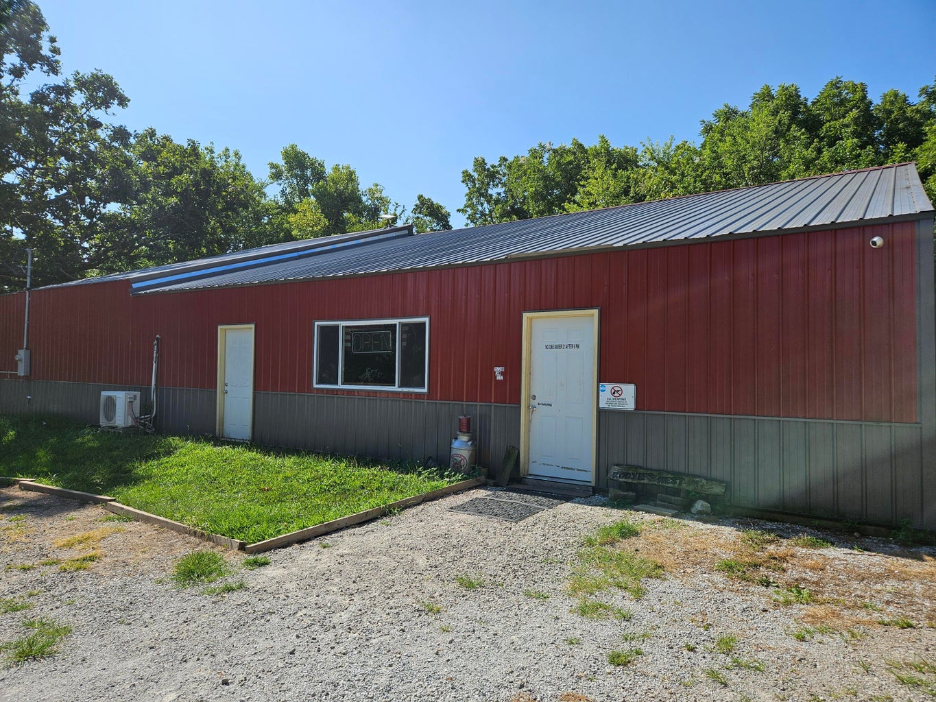 Aurora, Missouri, 65605, United States, 4 Bedrooms Bedrooms, ,2 BathroomsBathrooms,Residential,For Sale,1943592