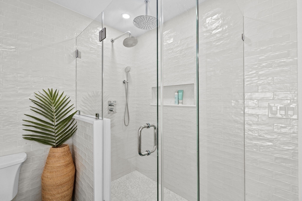 Quincy, Massachusetts, 02169, United States, 3 Bedrooms Bedrooms, ,3 BathroomsBathrooms,Residential,For Sale,1907592