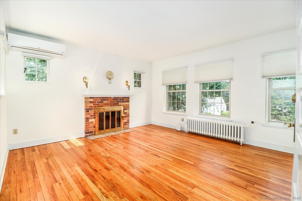 North Haven, Connecticut, 06473, United States, 4 Bedrooms Bedrooms, ,3 BathroomsBathrooms,Residential,For Sale,1940300