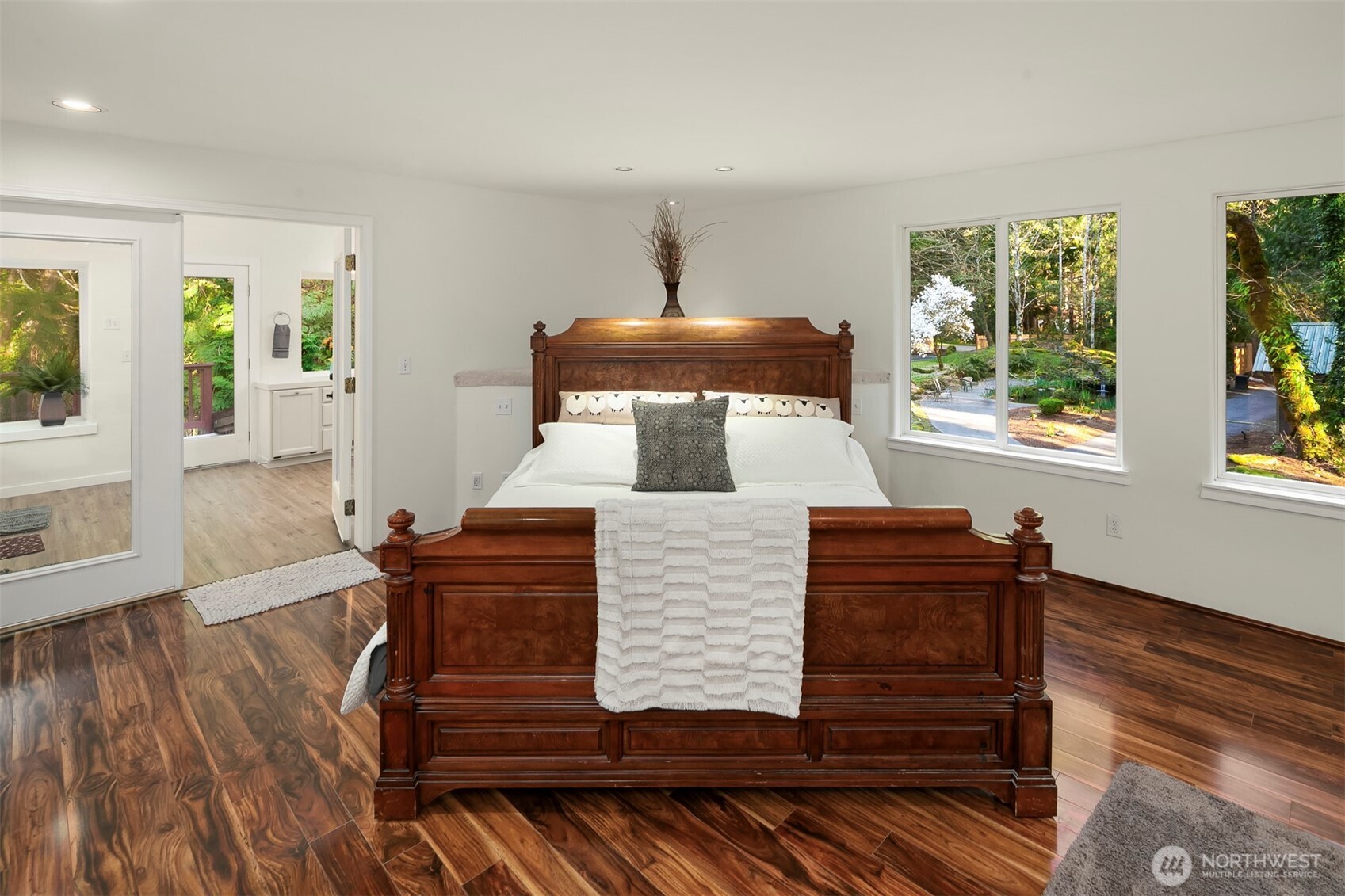 North Bend, Washington, 98045, United States, 3 Bedrooms Bedrooms, ,2 BathroomsBathrooms,Residential,For Sale,1989683