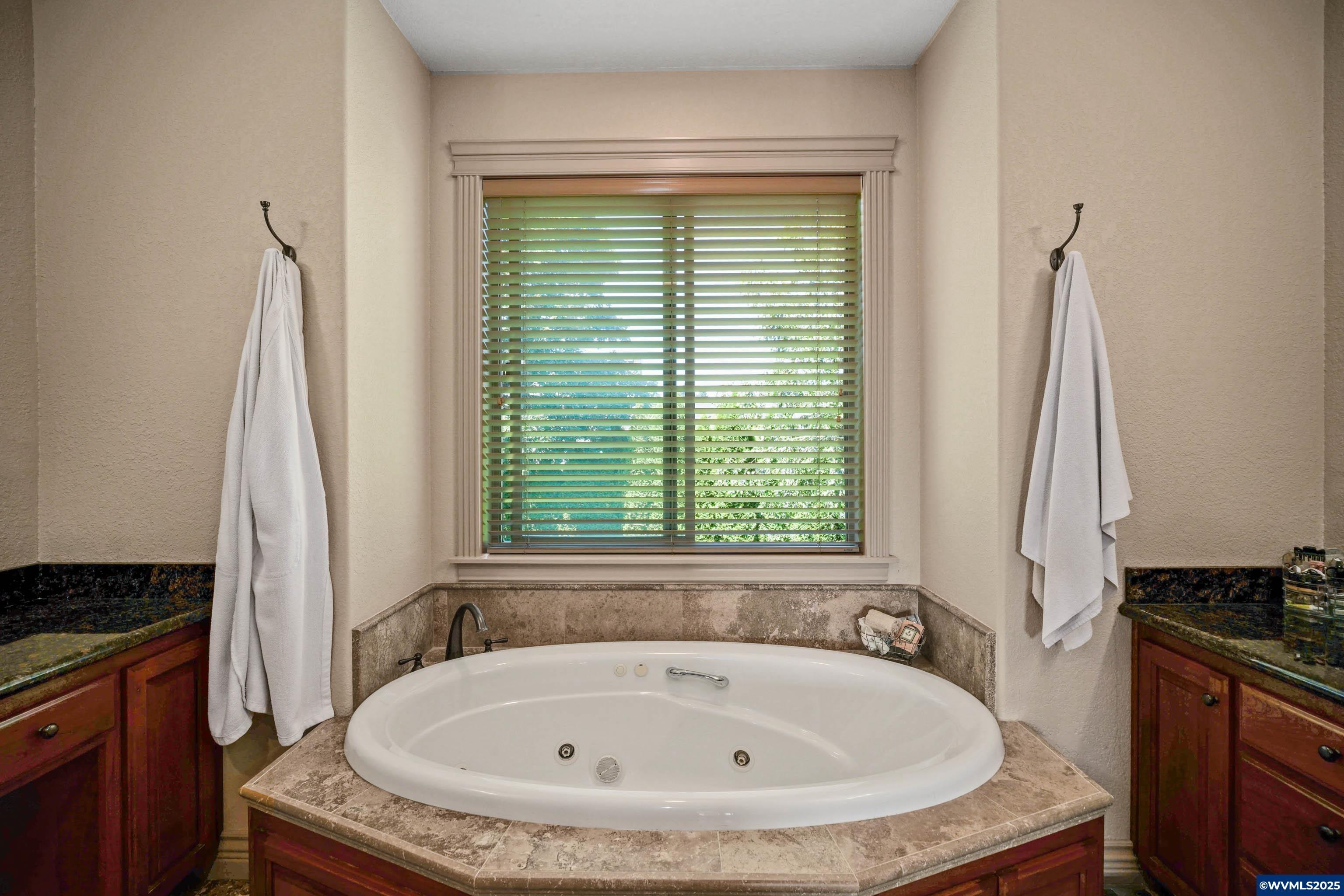 Salem, Oregon, 97306, United States, 4 Bedrooms Bedrooms, ,4 BathroomsBathrooms,Residential,For Sale,1857548