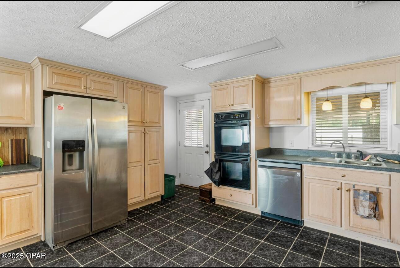 Panama City, Florida, 32405, United States, 4 Bedrooms Bedrooms, ,3 BathroomsBathrooms,Residential,For Sale,1942576