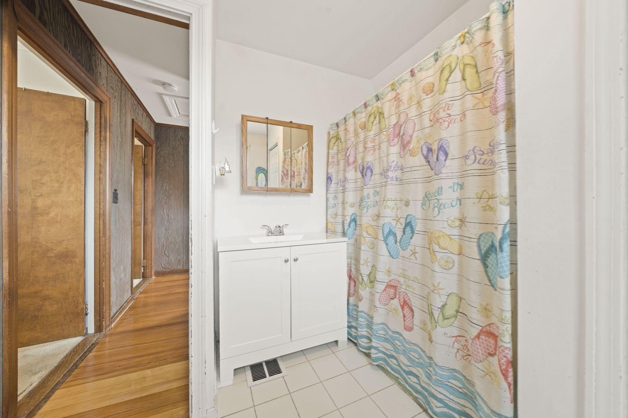 Lynn, Massachusetts, 01902, United States, 3 Bedrooms Bedrooms, ,2 BathroomsBathrooms,Residential,For Sale,1981225