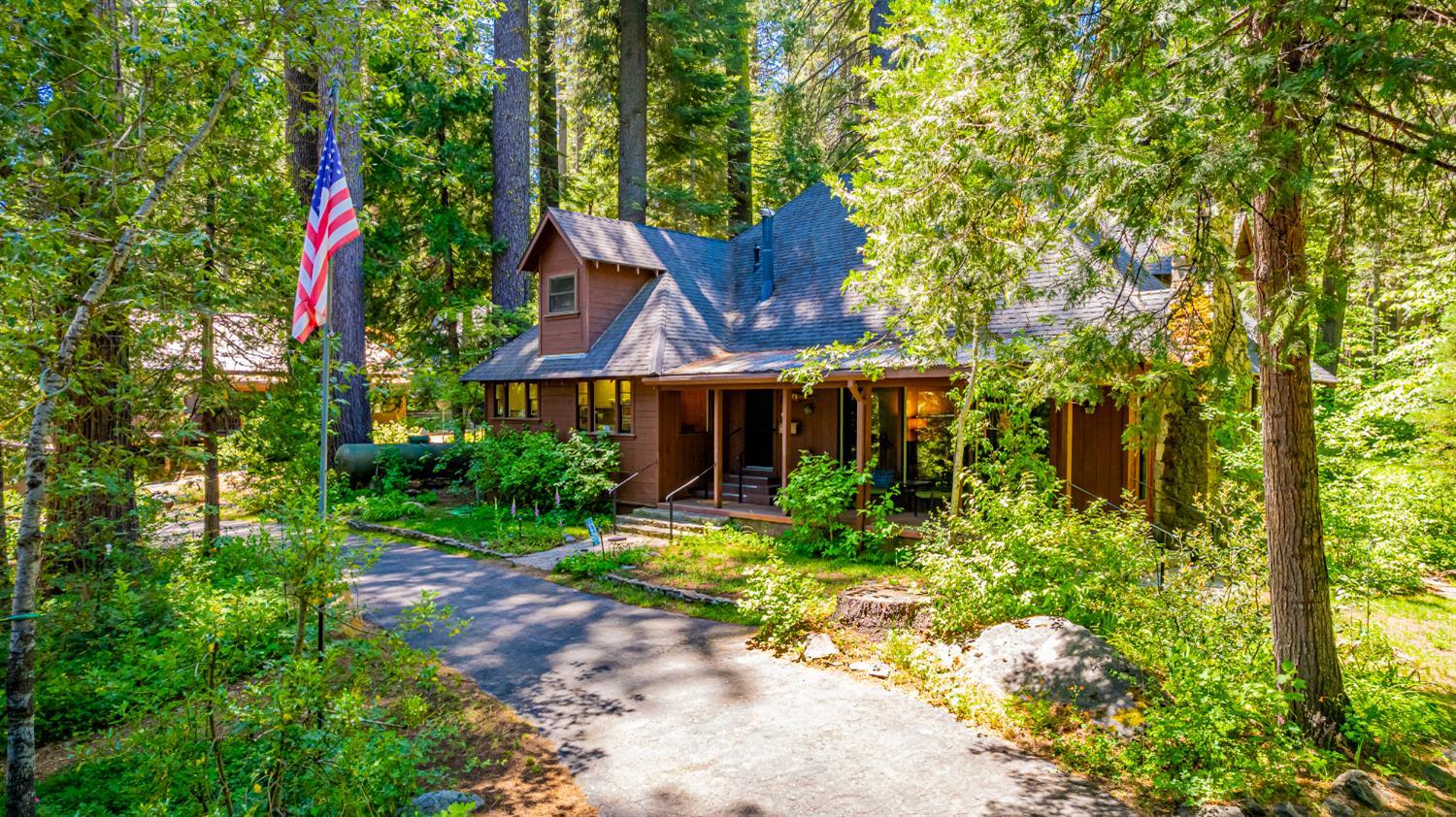 Fish Camp, California, 93623, United States, 5 Bedrooms Bedrooms, ,2 BathroomsBathrooms,Residential,For Sale,1869903