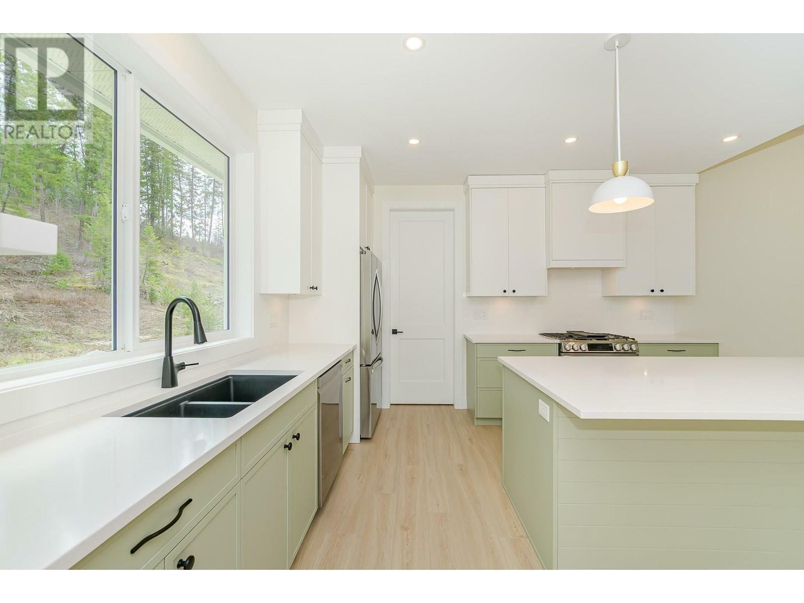 BLIND BAY, British Columbia, V0E 1H0, CA, 3 Bedrooms Bedrooms, ,2 BathroomsBathrooms,Residential,For Sale,1836853