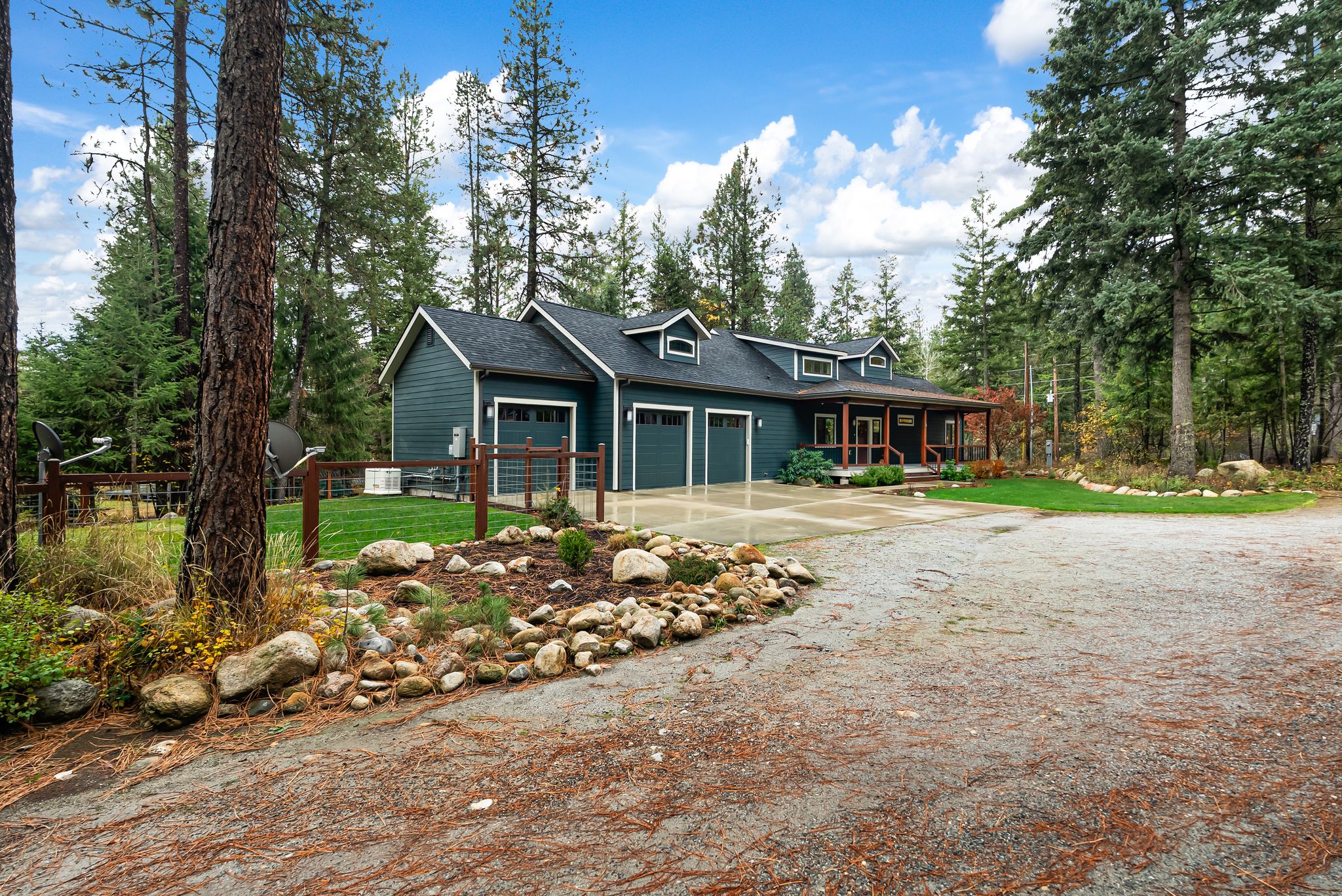 Sandpoint, Idaho, 83864, United States, 2 Bedrooms Bedrooms, ,3 BathroomsBathrooms,Residential,For Sale,1991135