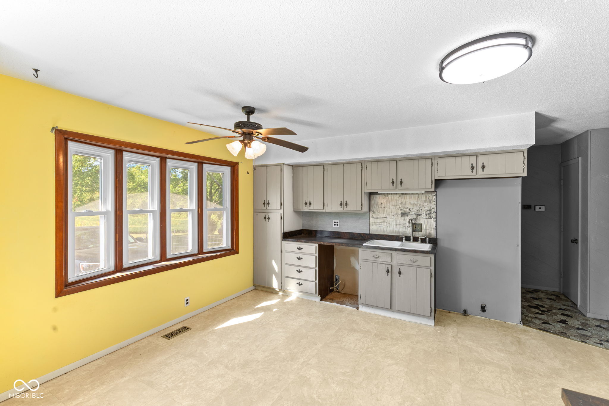 Shelburn, Indiana, 47879, United States, 4 Bedrooms Bedrooms, ,4 BathroomsBathrooms,Residential,For Sale,1925396