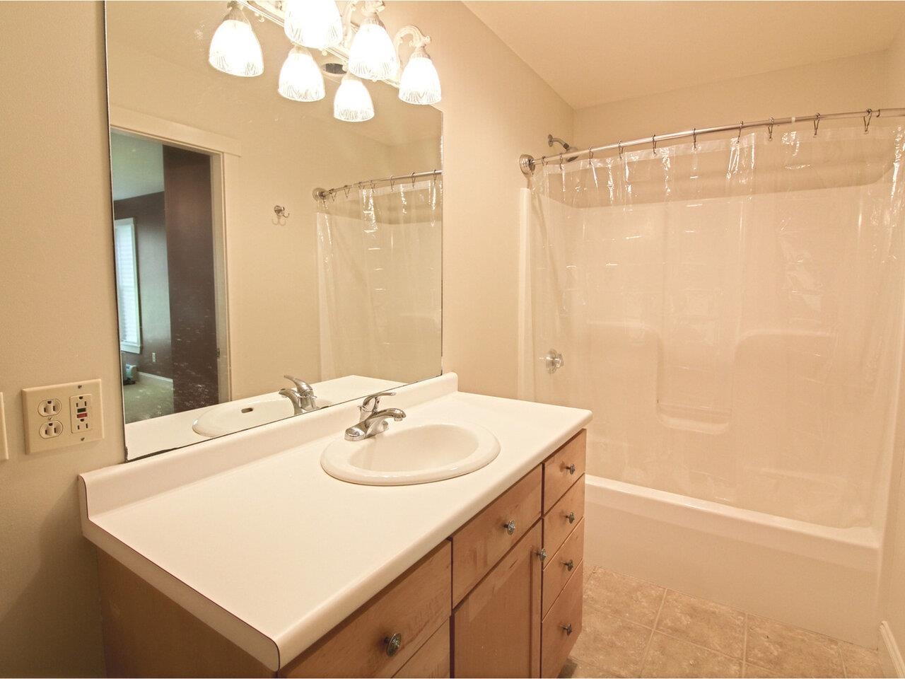 Williston, Vermont, 05495, United States, 2 Bedrooms Bedrooms, ,3 BathroomsBathrooms,Residential,For Sale,1896161