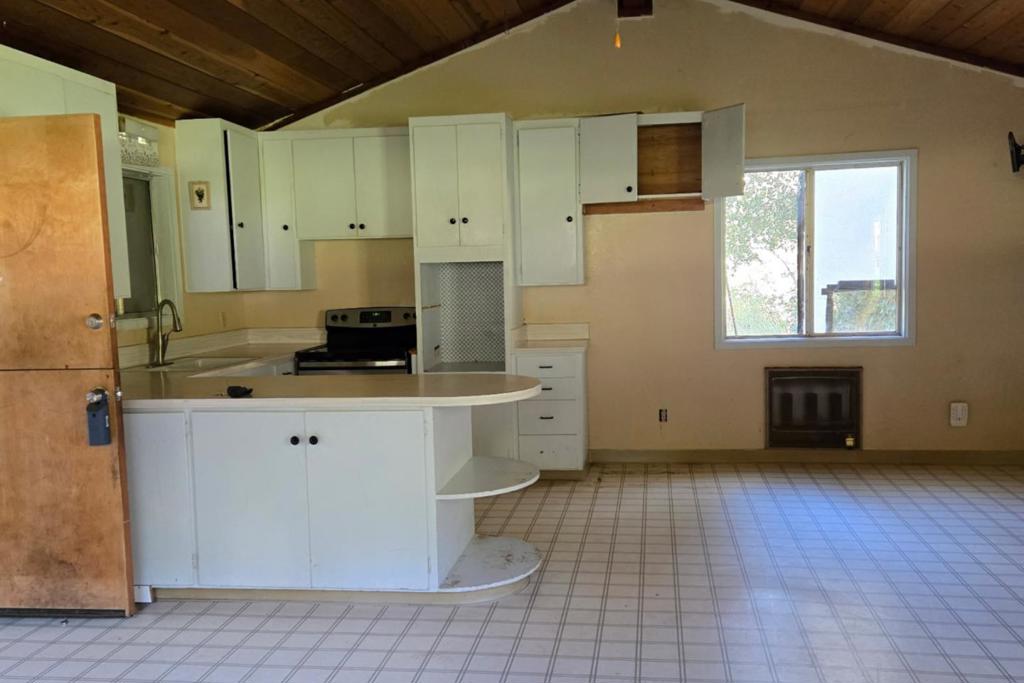 Salinas, California, 93908, United States, ,2 BathroomsBathrooms,Residential,For Sale,2006141