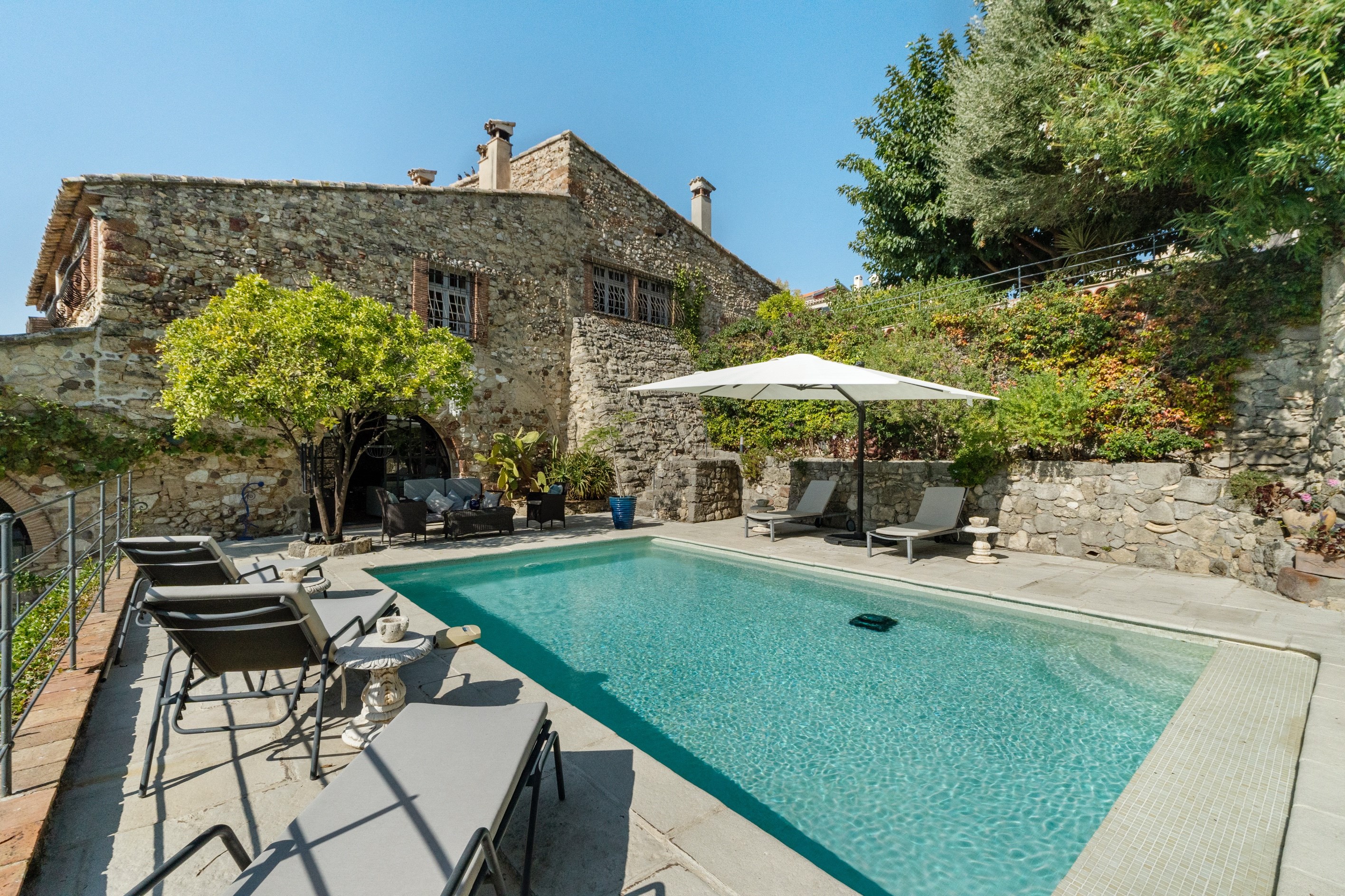  Exceptional stone bastide in Biot with pool and sea views - 物件實景
