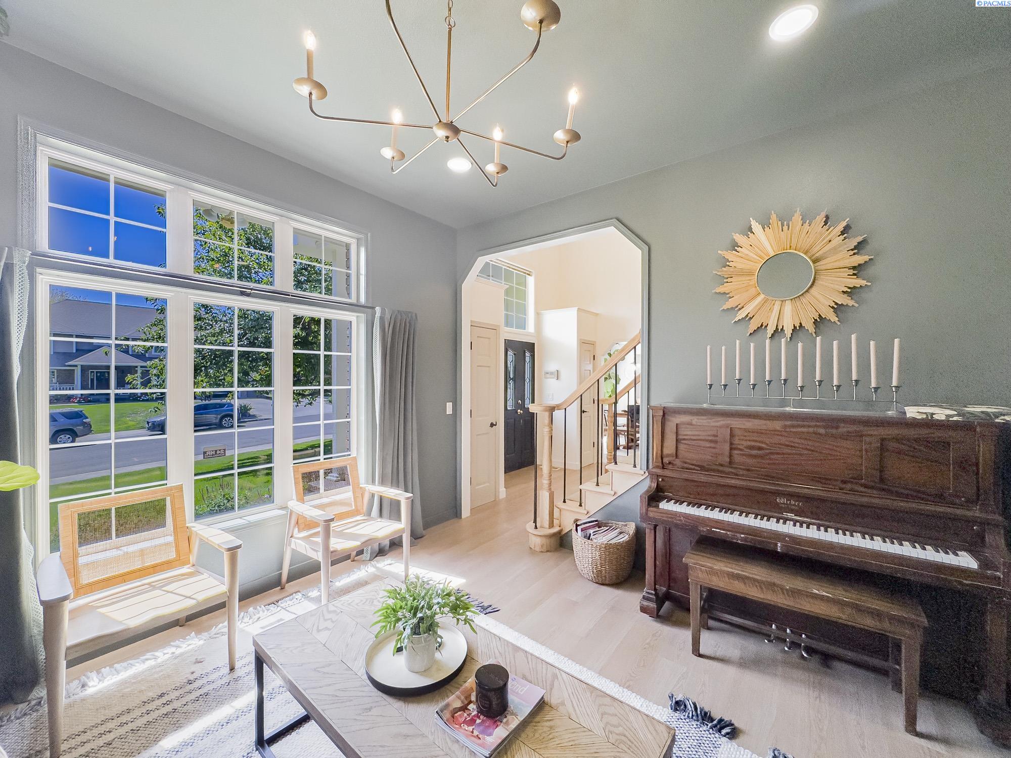Richland, Washington, 99352, United States, 5 Bedrooms Bedrooms, ,4 BathroomsBathrooms,Residential,For Sale,1927234