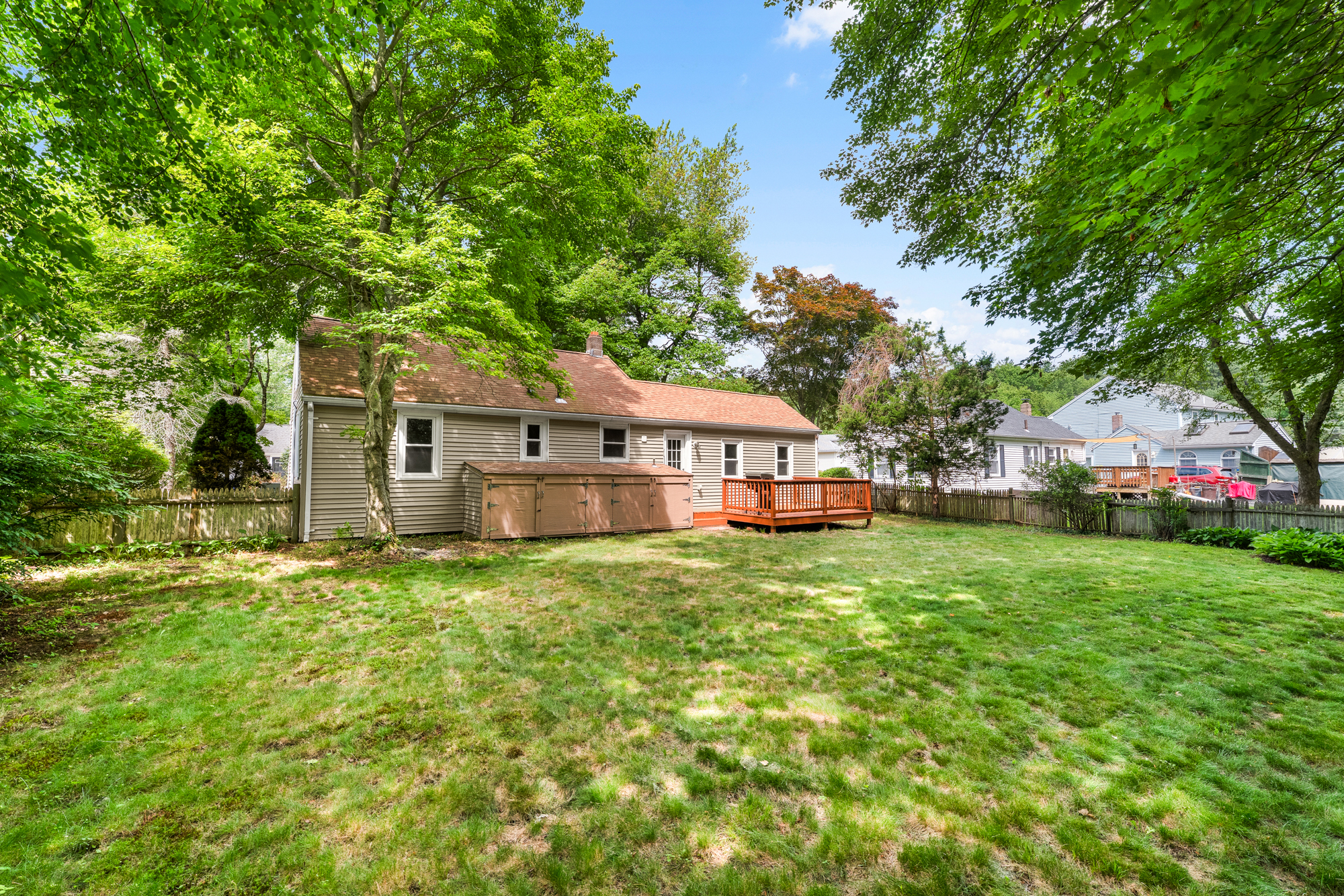 21 Elizabeth Street, Stoughton, MA, 02072 - 物件實景