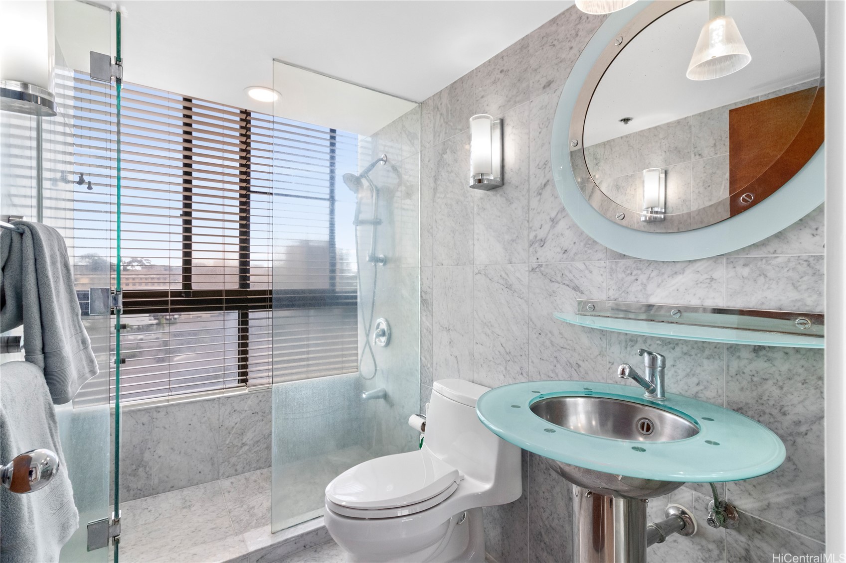 Honolulu, Hawaii, 96818, United States, 2 Bedrooms Bedrooms, ,2 BathroomsBathrooms,Residential,For Sale,1714219