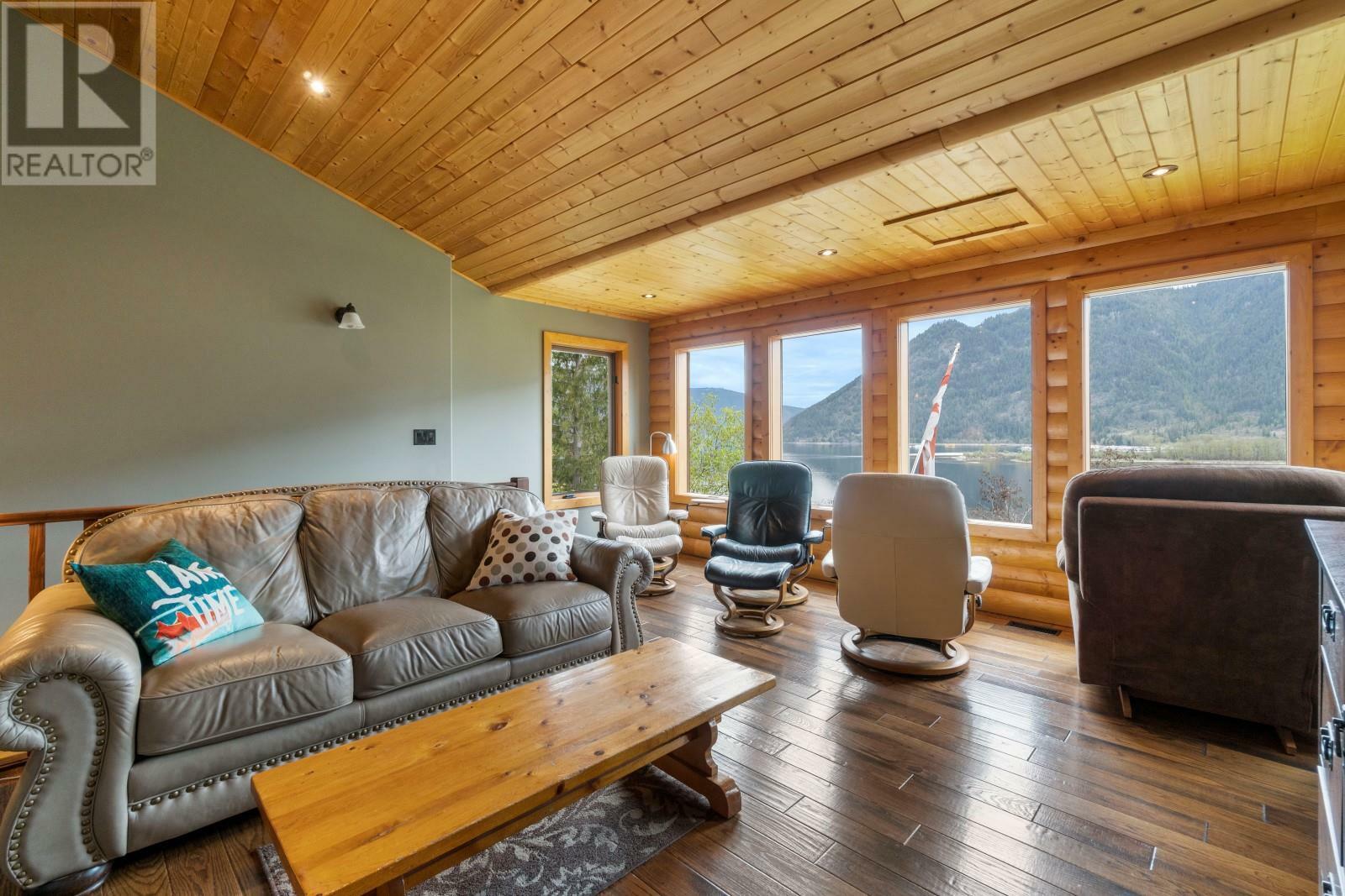 SICAMOUS, British Columbia, V0E 2V0, CA, 4 Bedrooms Bedrooms, ,3 BathroomsBathrooms,Residential,For Sale,1837612