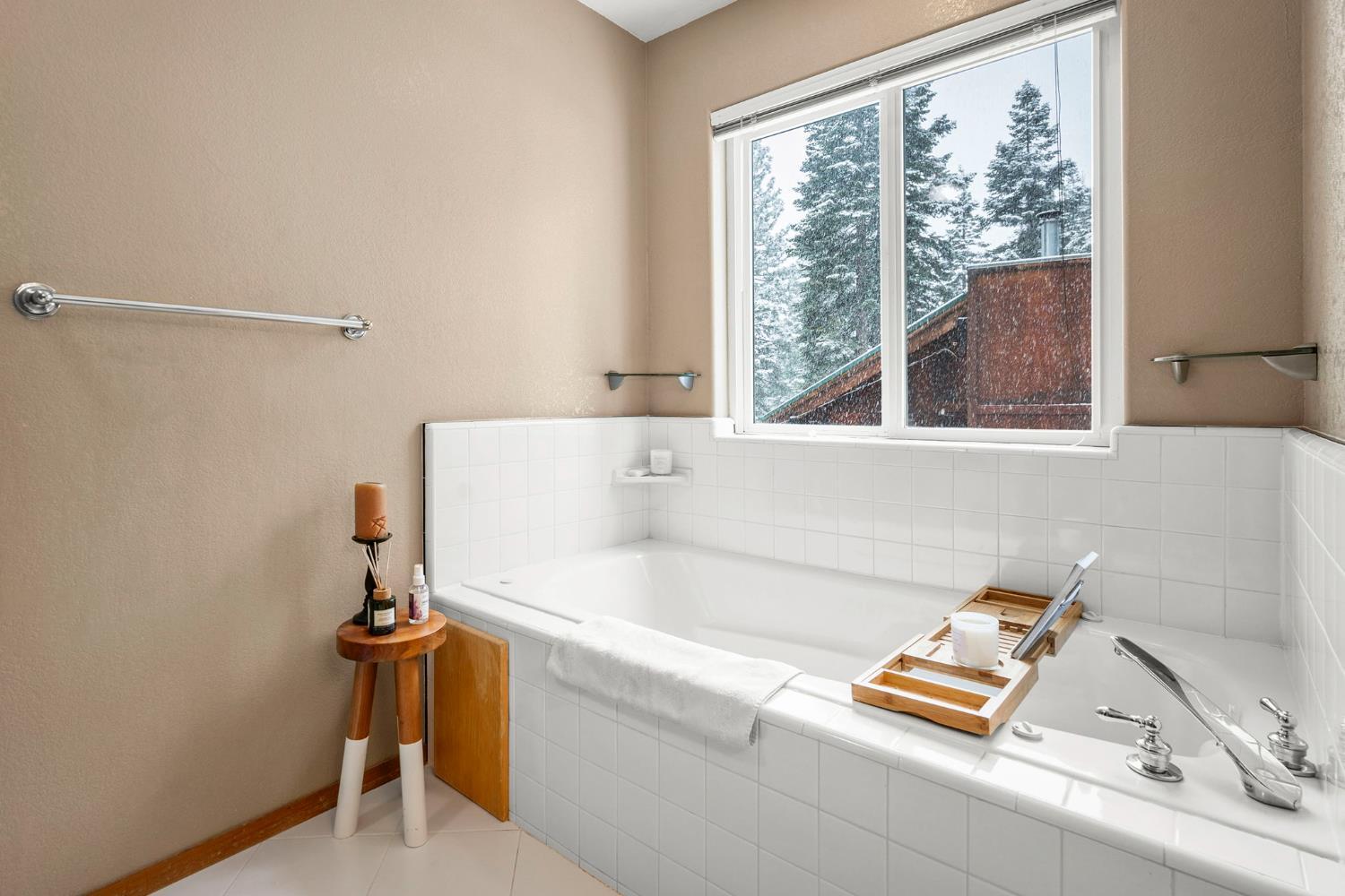 Tahoe Vista, California, 96148, United States, 3 Bedrooms Bedrooms, ,2 BathroomsBathrooms,Residential,For Sale,1998480