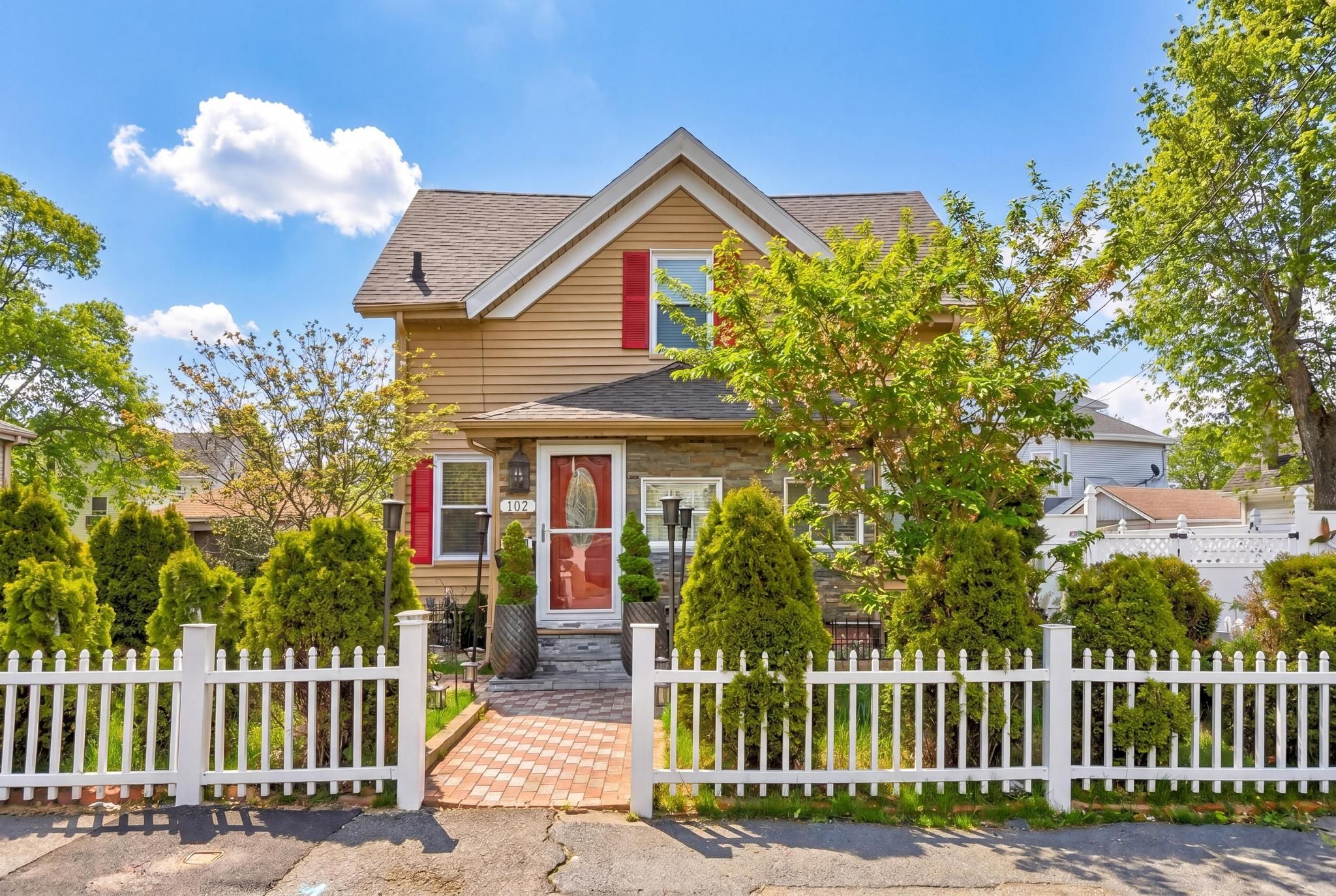  102 Thurber Avenue, Brockton, MA, 02301 - 物件實景