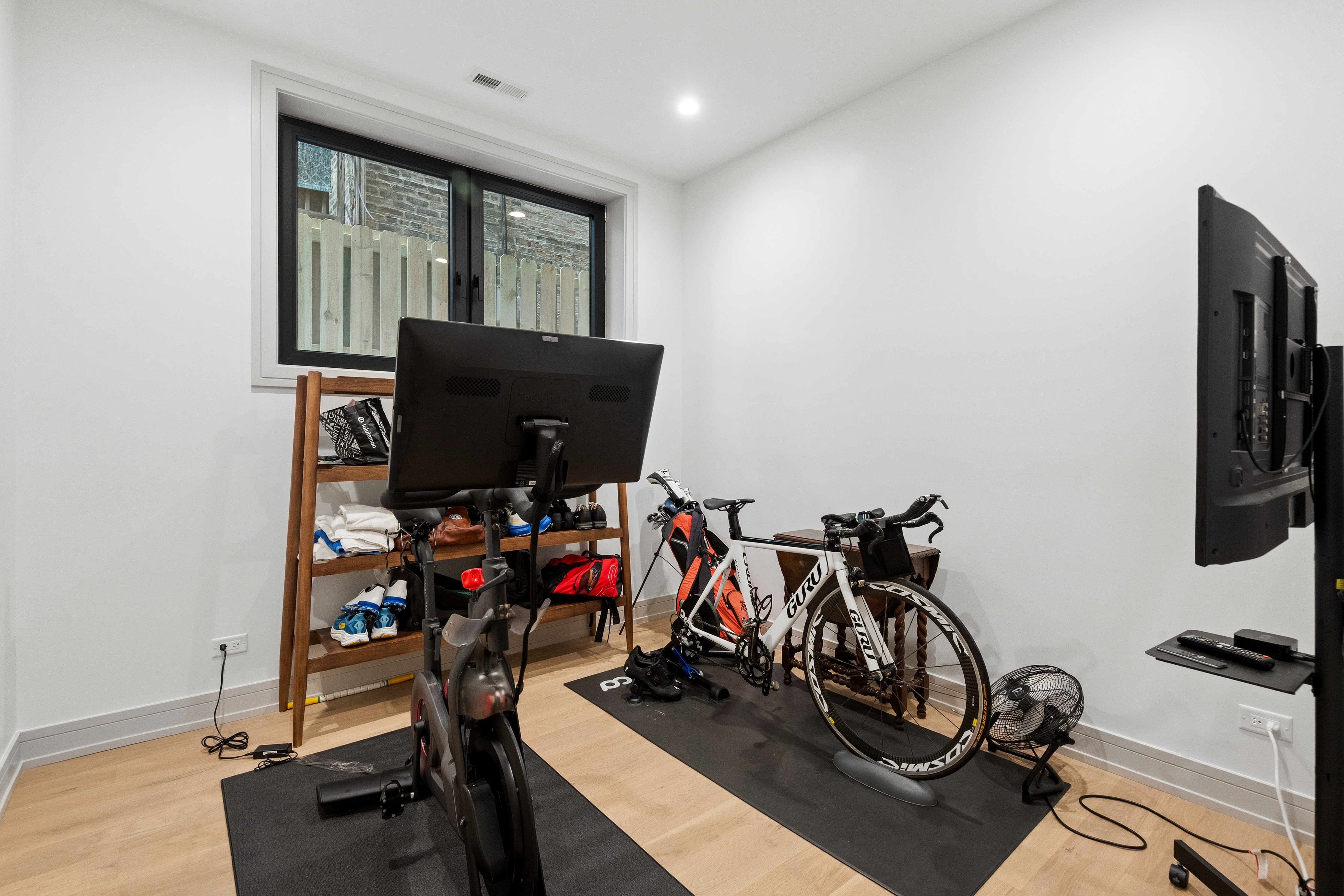  Welcome to this Exceptional Duplex Residence in theHheart of Lincoln Park - 物件實景