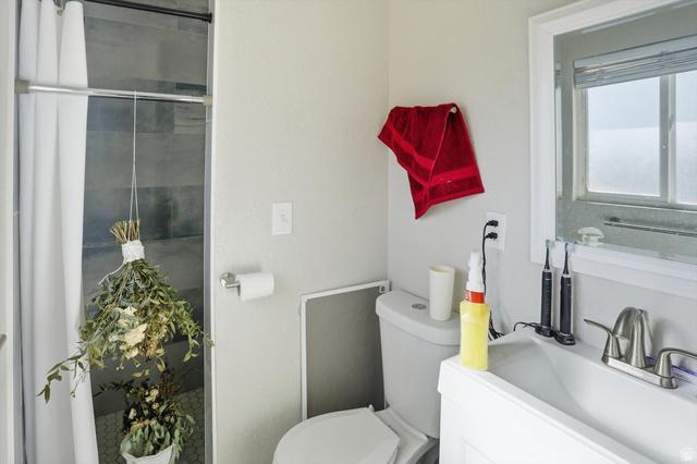 Layton, Utah, 84041, United States, 4 Bedrooms Bedrooms, ,4 BathroomsBathrooms,Residential,For Sale,1990217