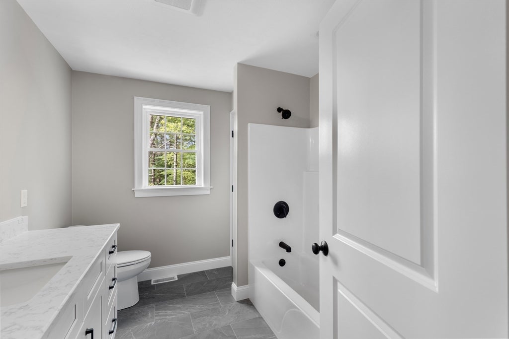 Lakeville, Massachusetts, 02347, United States, 3 Bedrooms Bedrooms, ,3 BathroomsBathrooms,Residential,For Sale,1943021