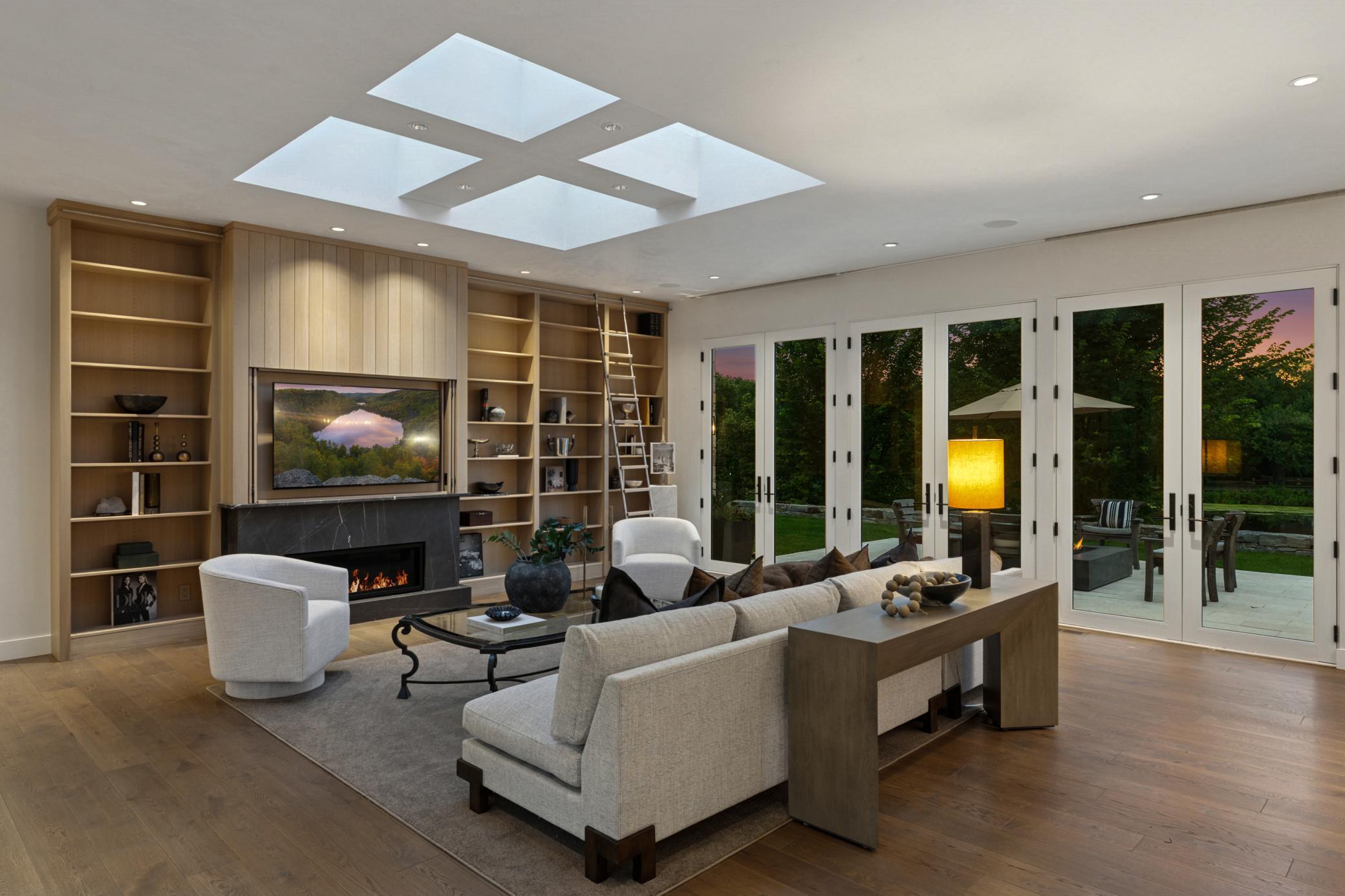Minneapolis, Minnesota, 55405, United States, 5 Bedrooms Bedrooms, ,1 BathroomBathrooms,Residential,For Sale,1897759