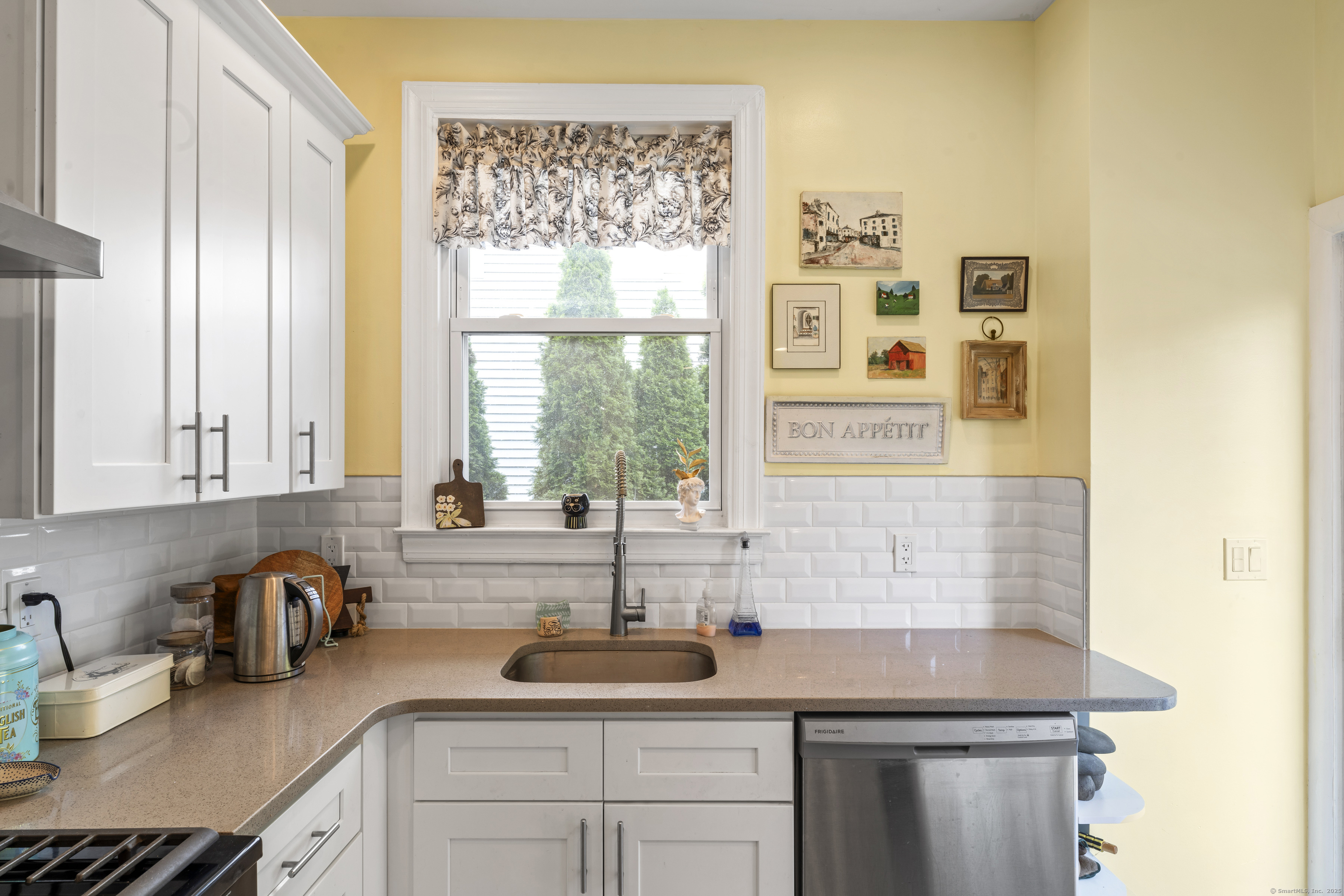West Haven, Connecticut, 06516, United States, 5 Bedrooms Bedrooms, ,2 BathroomsBathrooms,Residential,For Sale,1858012