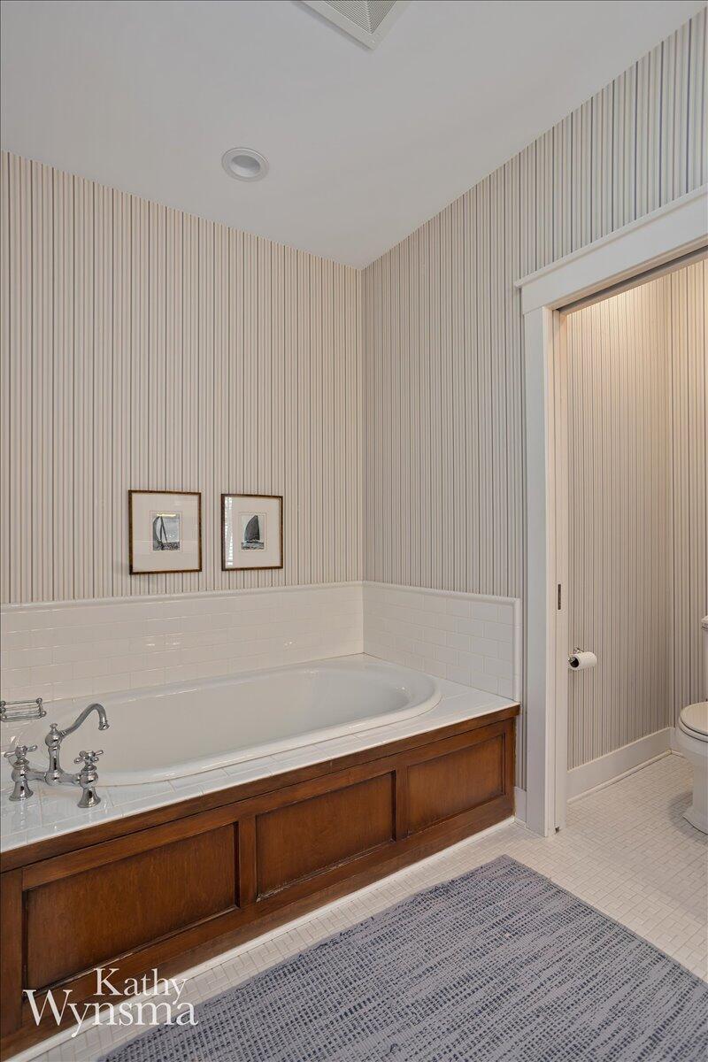 East Grand Rapids, Michigan, 49506, United States, 5 Bedrooms Bedrooms, ,5 BathroomsBathrooms,Residential,For Sale,1933647