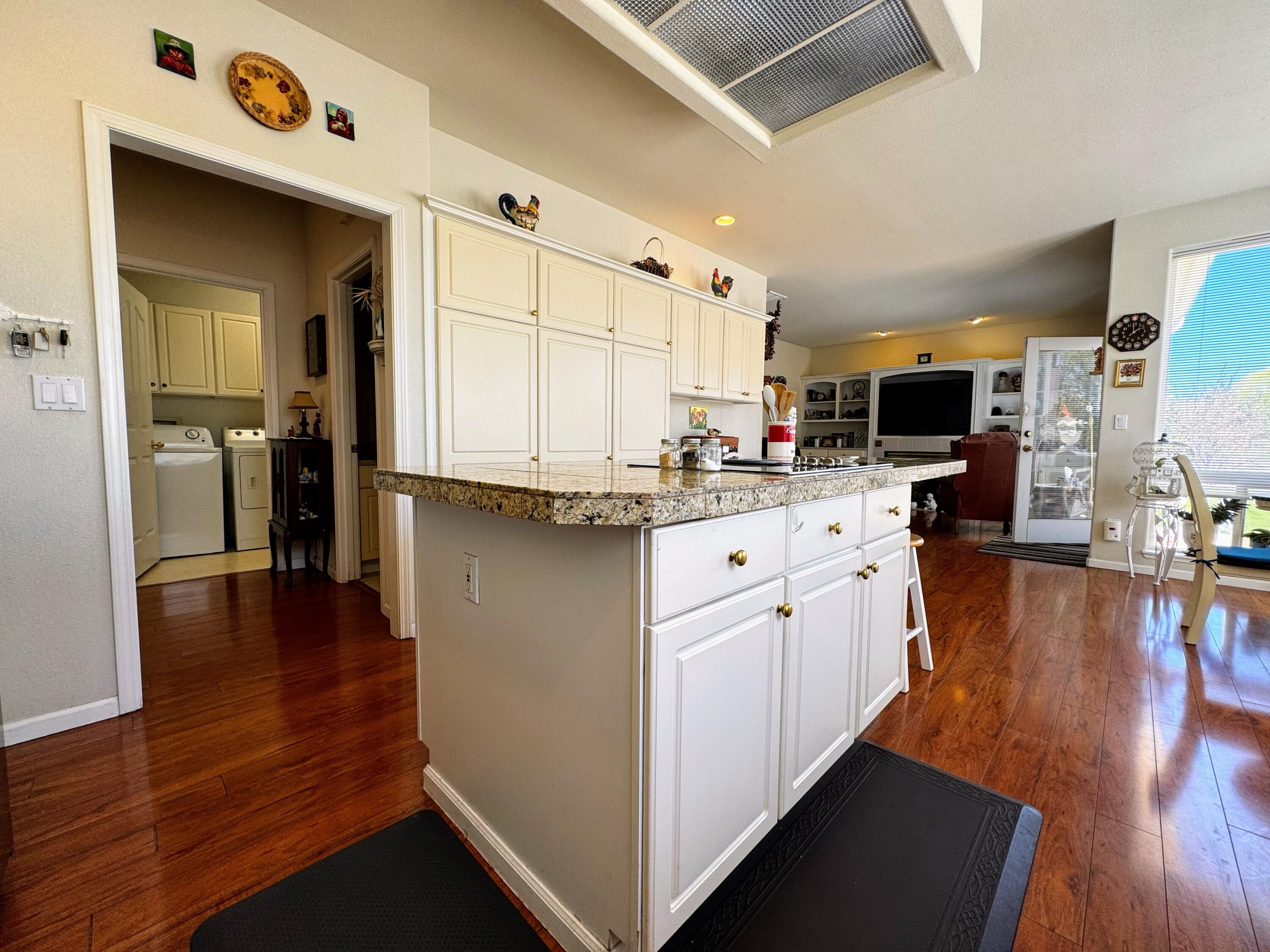 Klamath Falls, Oregon, 97601, United States, 3 Bedrooms Bedrooms, ,3 BathroomsBathrooms,Residential,For Sale,1779342