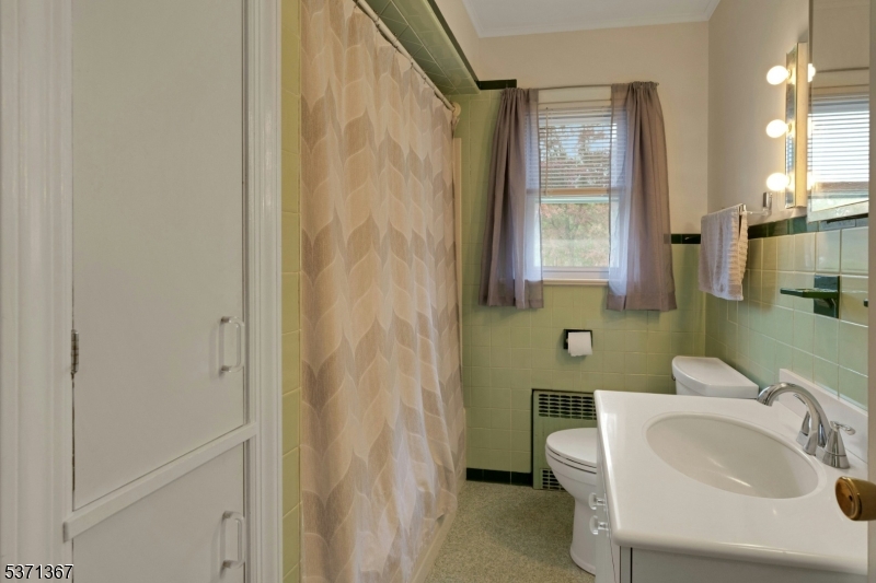 Boonton Twp., New Jersey, 07005, United States, 4 Bedrooms Bedrooms, ,1 BathroomBathrooms,Residential,For Sale,1989252