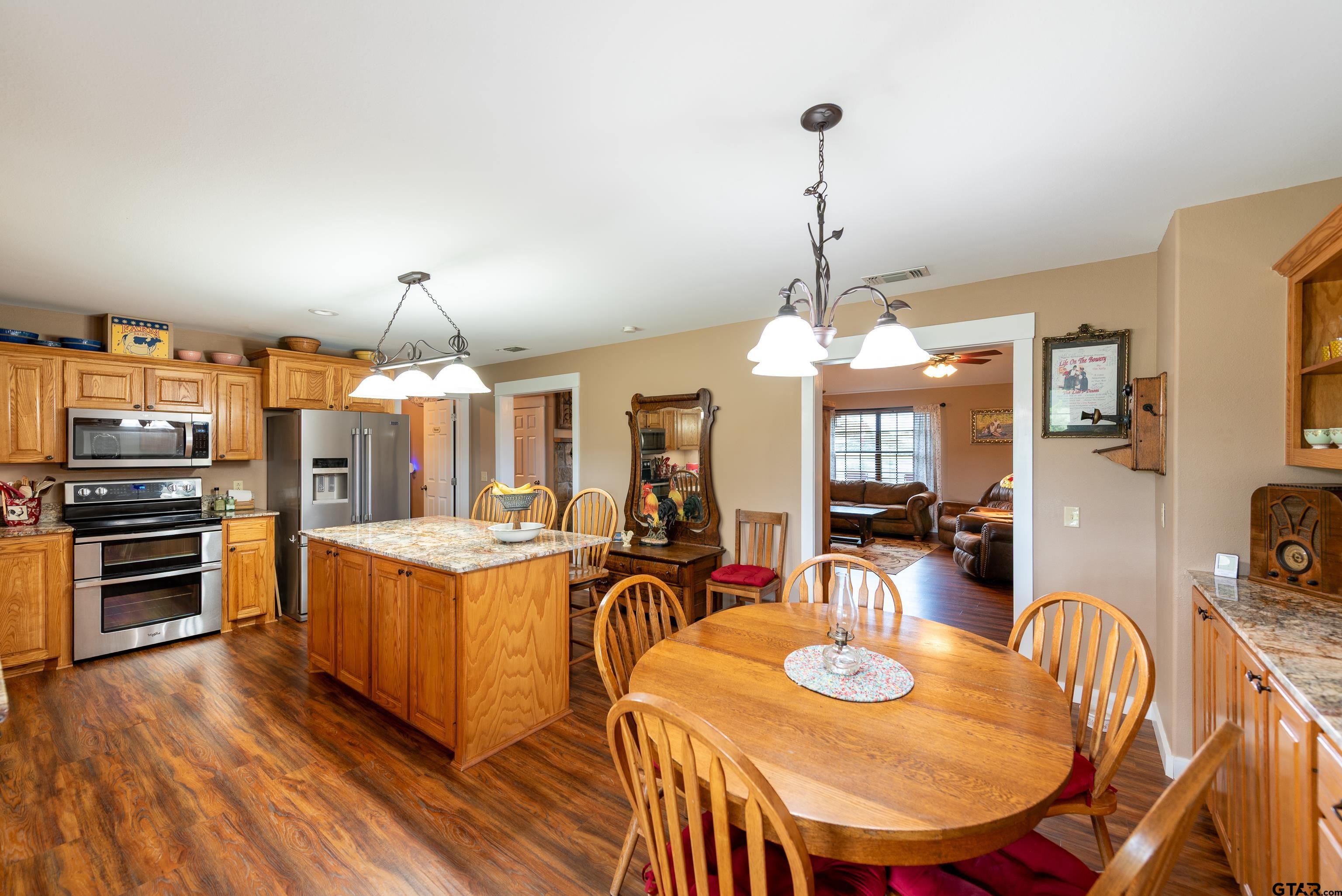 Naples, Texas, 75568, United States, 5 Bedrooms Bedrooms, ,4 BathroomsBathrooms,Residential,For Sale,1895043