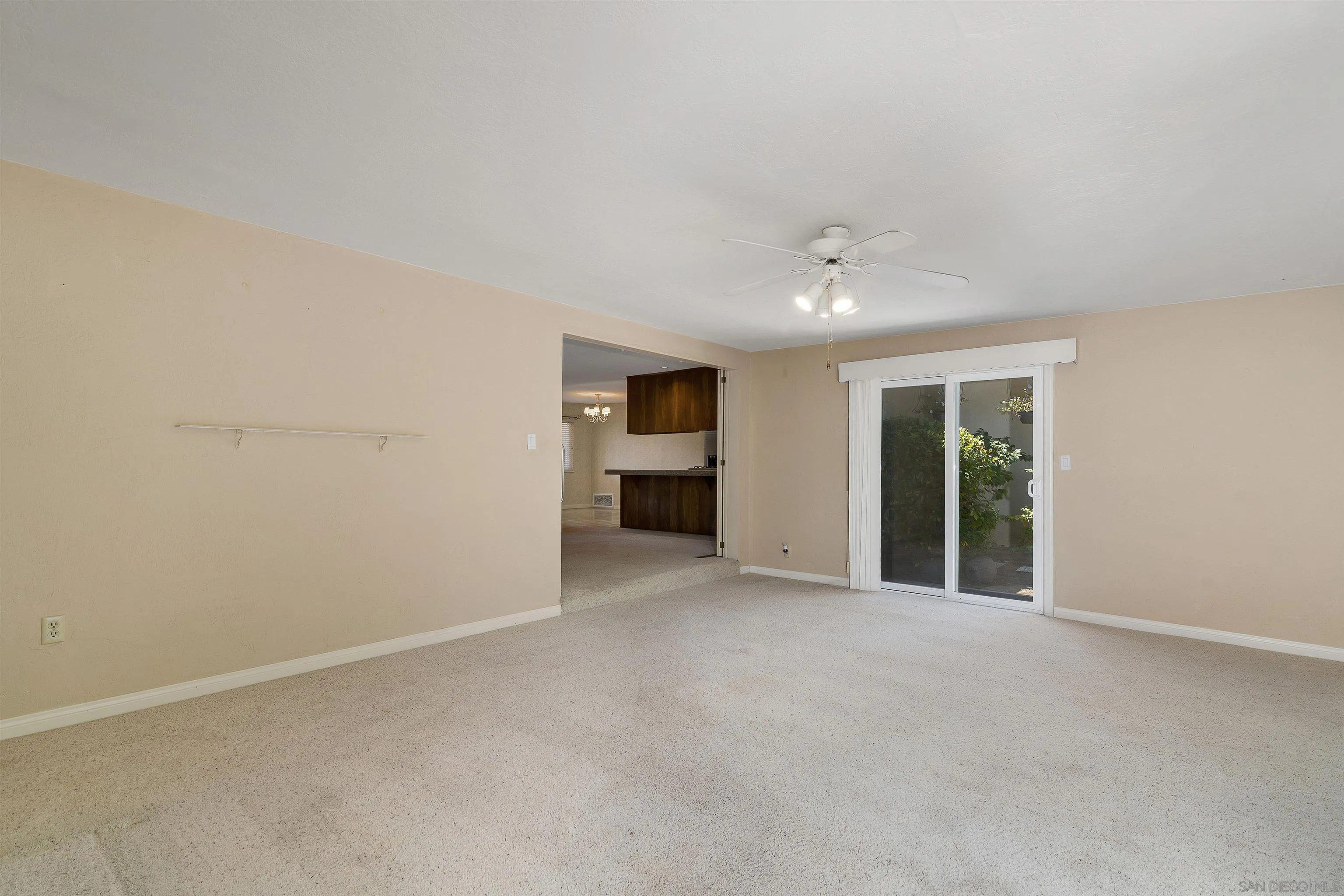 Escondido, California, 92025, United States, 3 Bedrooms Bedrooms, ,2 BathroomsBathrooms,Residential,For Sale,1940921