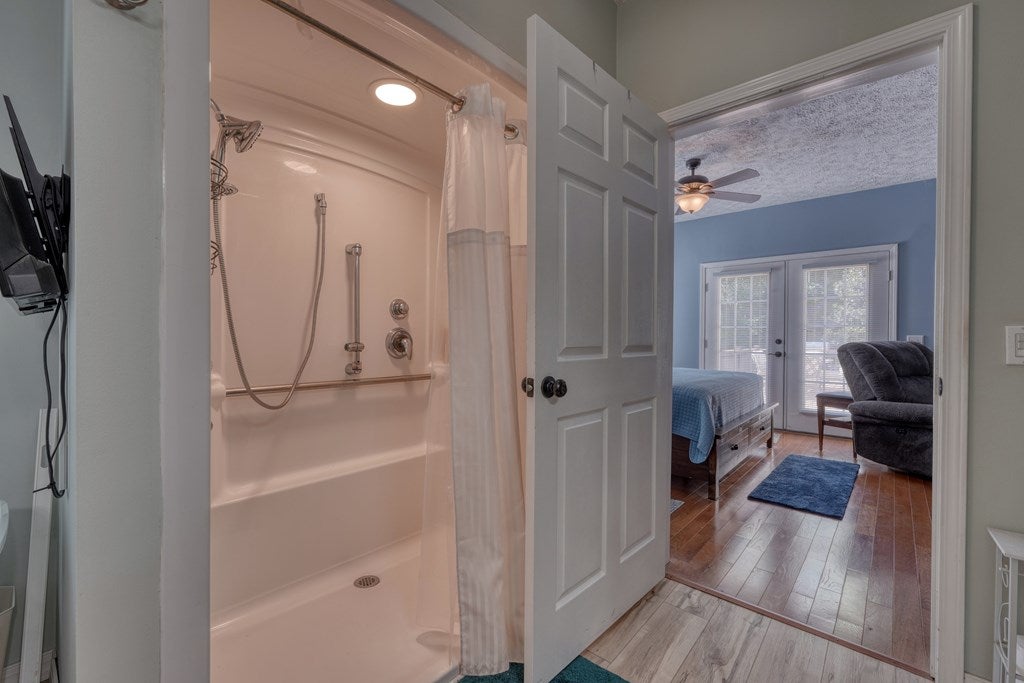 Murphy, North Carolina, 28906, United States, 3 Bedrooms Bedrooms, ,3 BathroomsBathrooms,Residential,For Sale,1902366